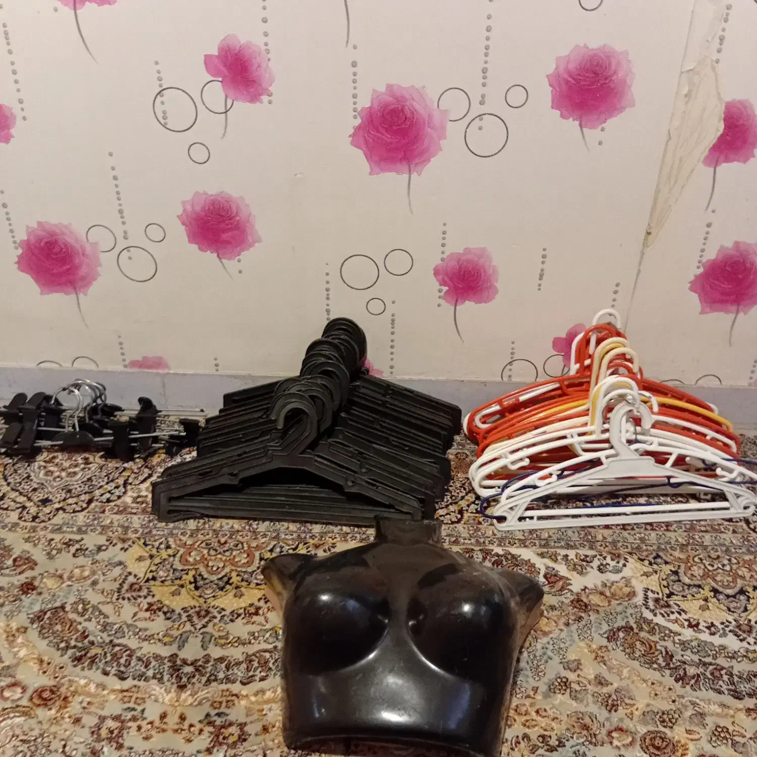 چوب لباسی|بندرخت و رخت‌آویز|شیراز, فرگاز|دیوار