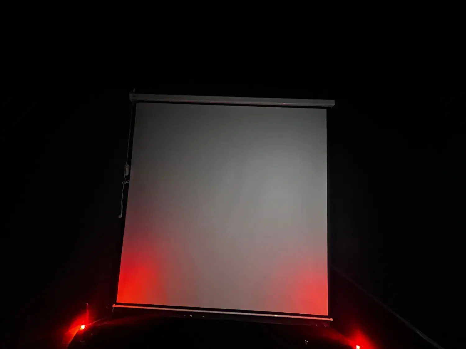 پرده نمایش|تلویزیون و پروژکتور|تهران, آبشار تهران (دریاچه)|دیوار