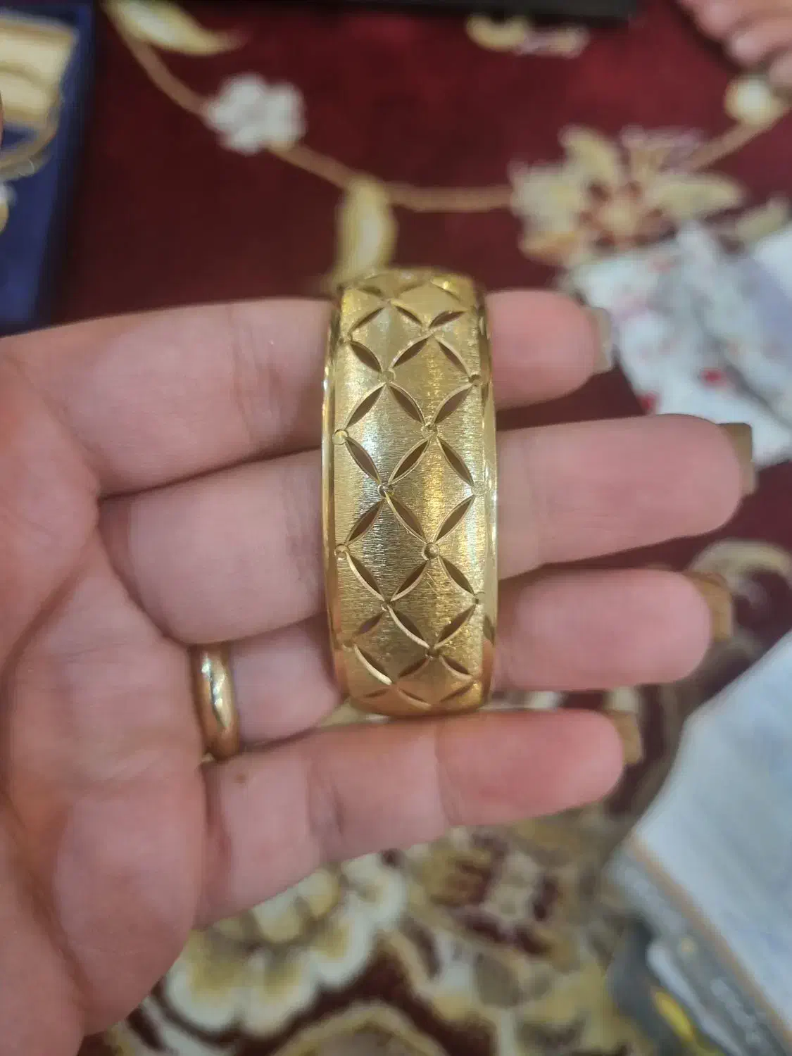 مقداری طلا ۱۰۰ بالای تابلو|جواهرات|ایذه, |دیوار