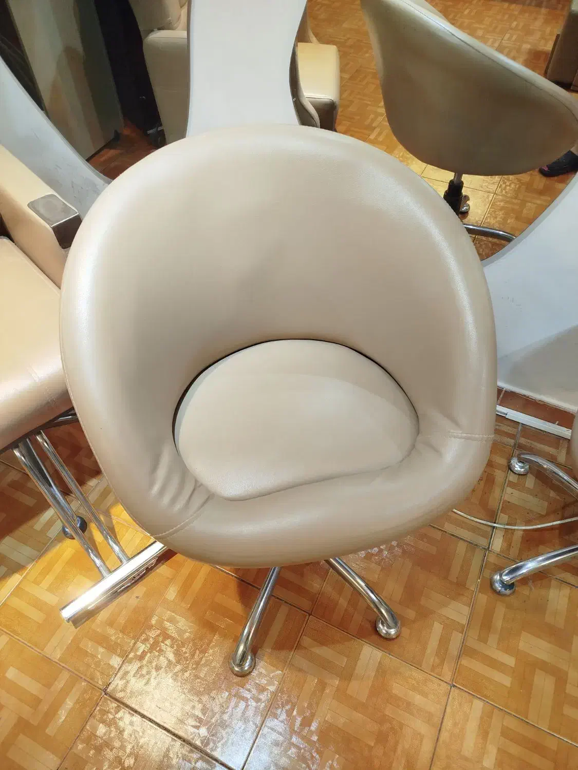 فروش فروی با تخفیف تخت.ترولی.صندلی|آرایشگاه و سالن‌های زیبایی|تهران, آسمان|دیوار