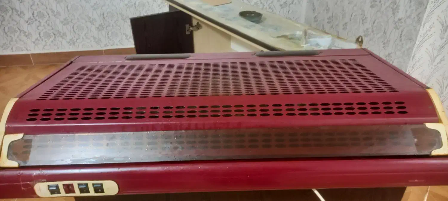 هود کار کرده  ولی سالم|هود|صومعه‌سرا, |دیوار