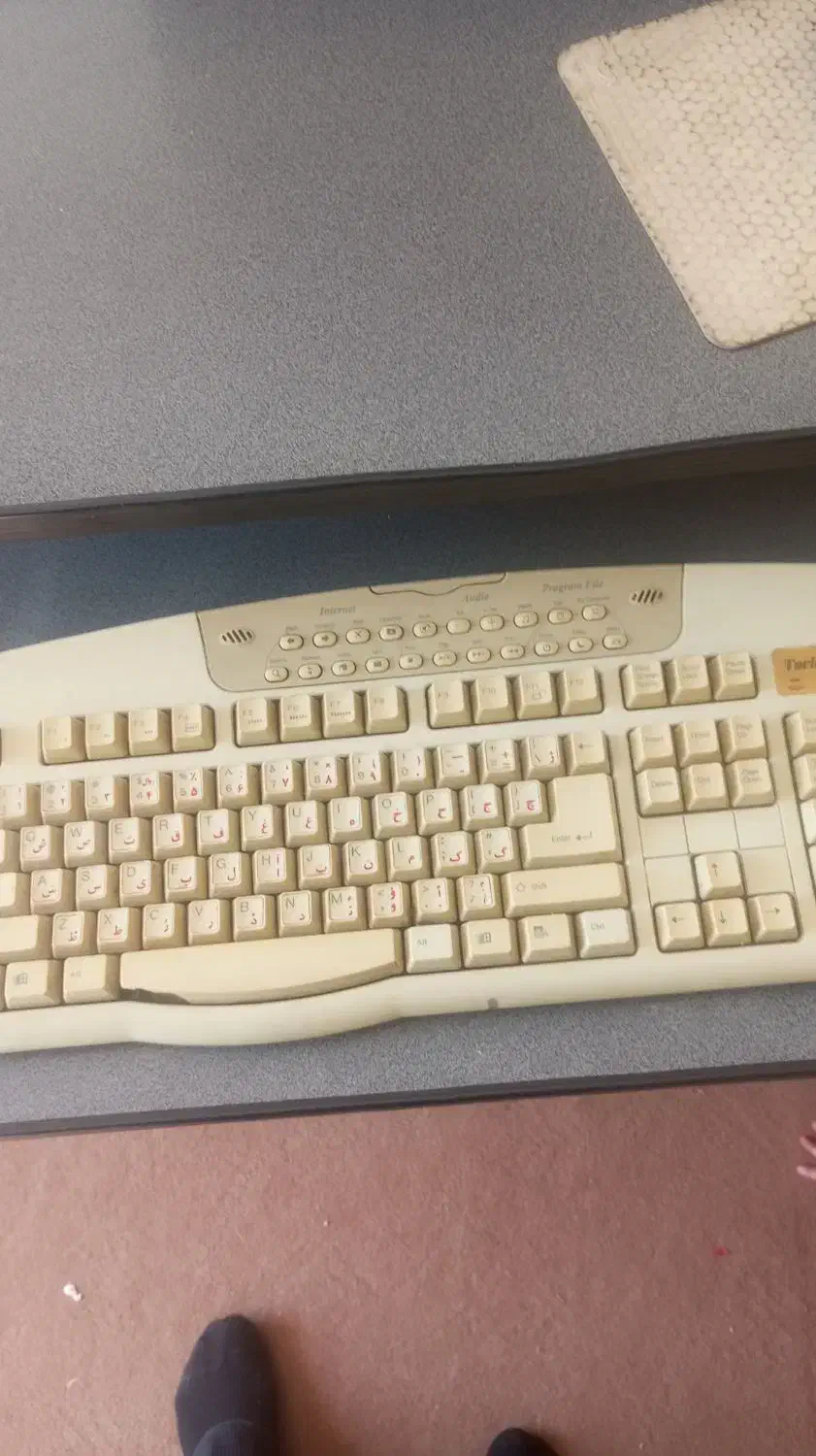 کامپیوتر به همراه میز|رایانه رومیزی|کرمان, |دیوار