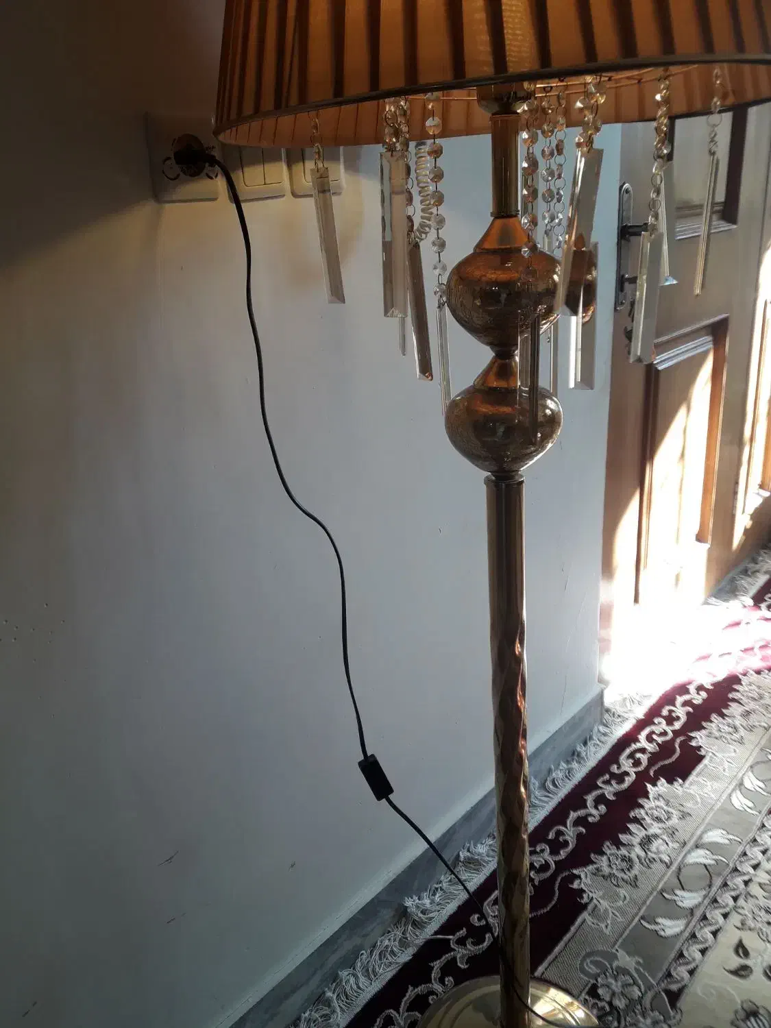 آباژور ایستاده|چراغ خواب و آباژور|بروجرد, |دیوار