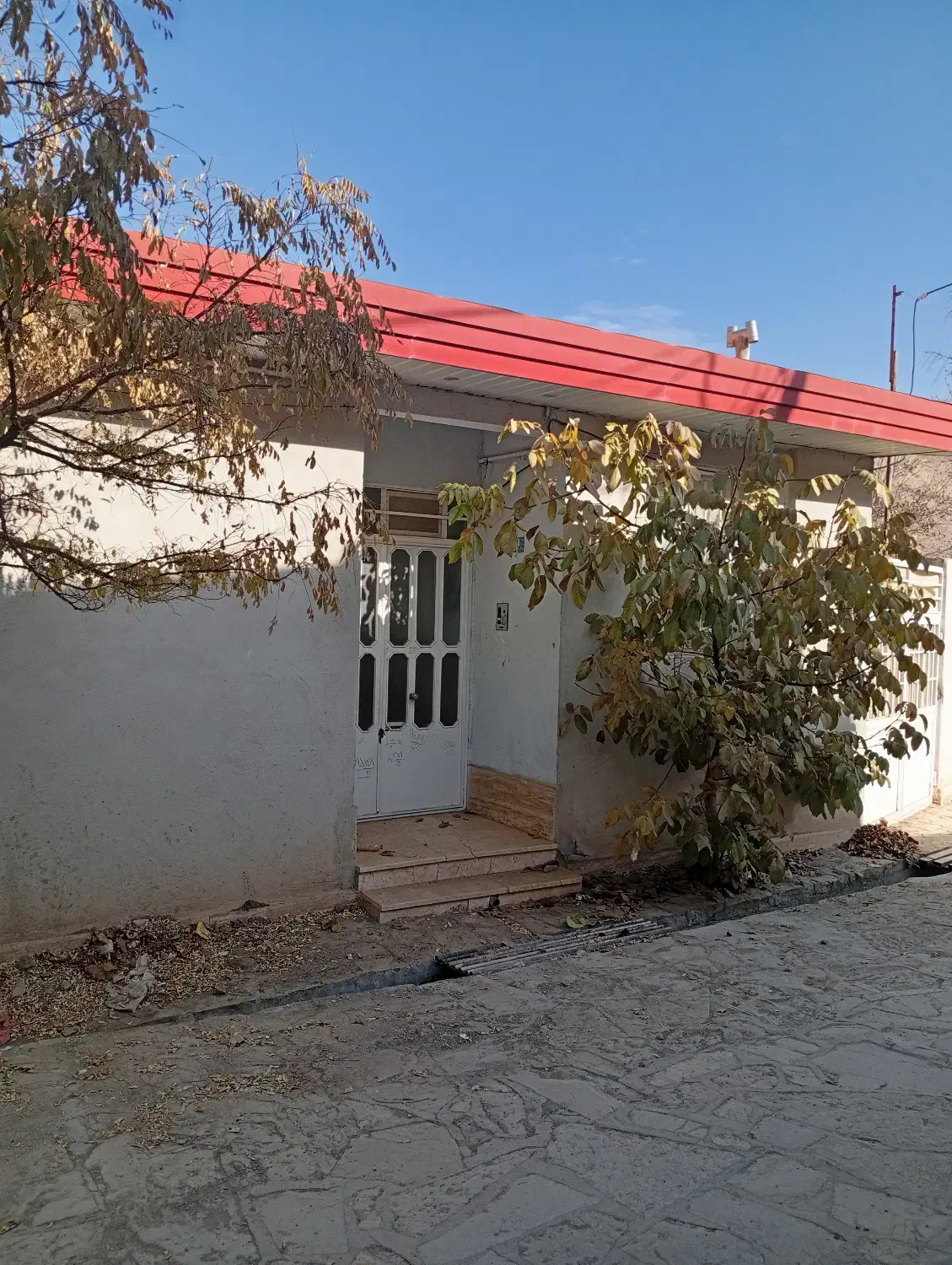 ویلا در روستای کرمجگان|فروش خانه و ویلا|کهک, |دیوار