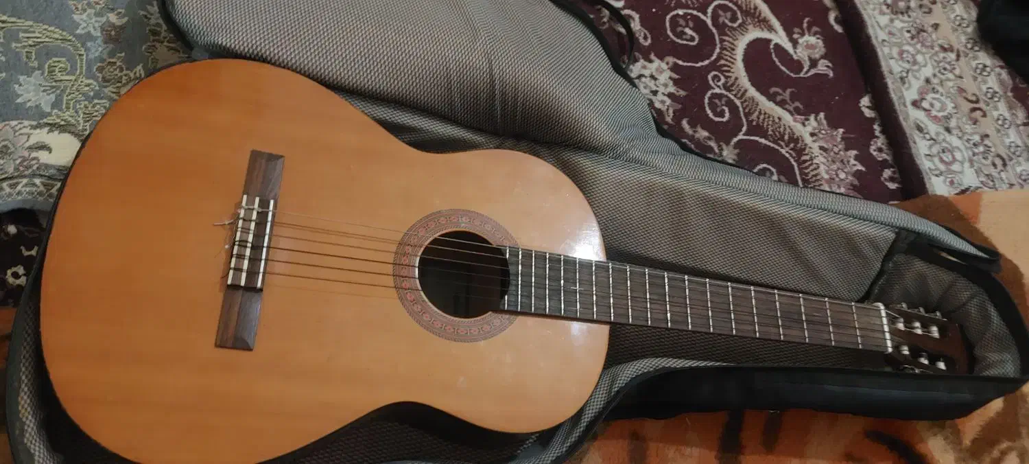 گیتار c40یاماها|گیتار، بیس، امپلیفایر|کوهدشت, |دیوار