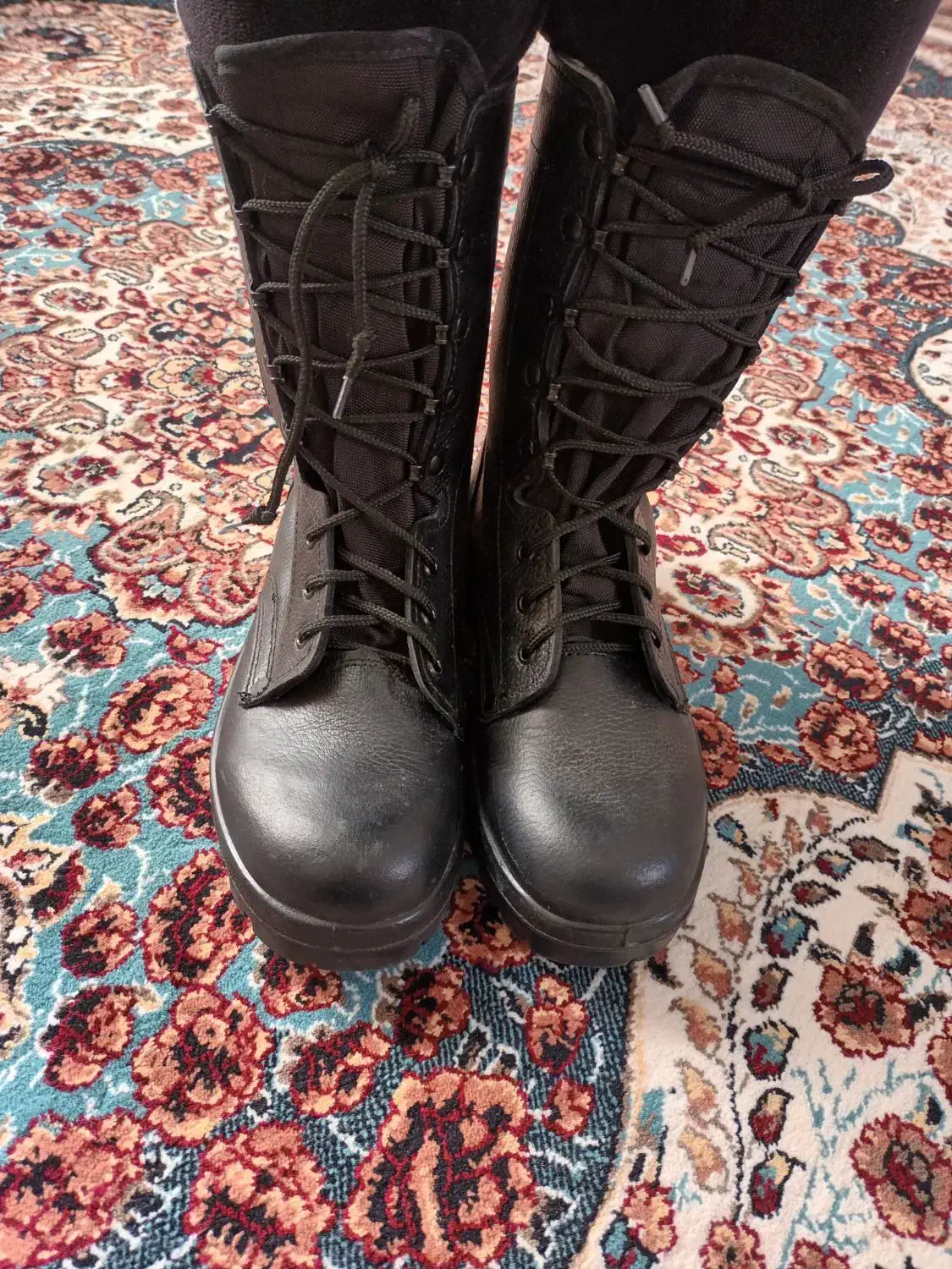 پوتین  سربازی|کیف، کفش، کمربند|سراب, |دیوار