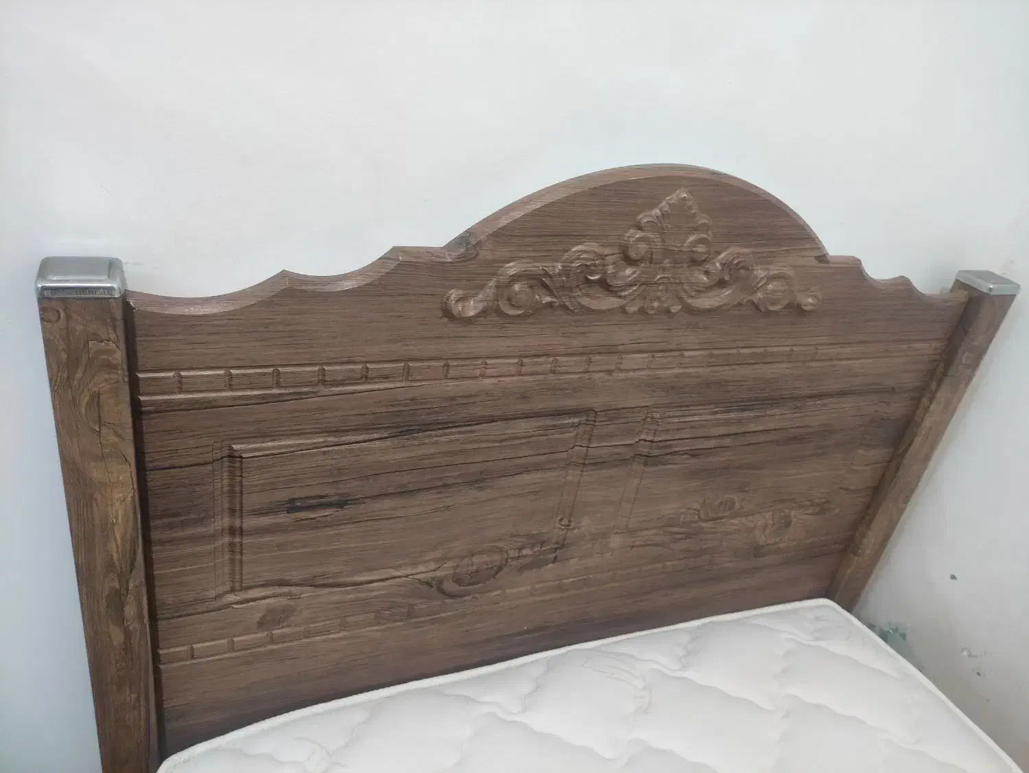 سرویس خواب +دراور و آیینه (ب دلیل مهاجرت)|تخت و سرویس خواب|رشت, چله خانه|دیوار