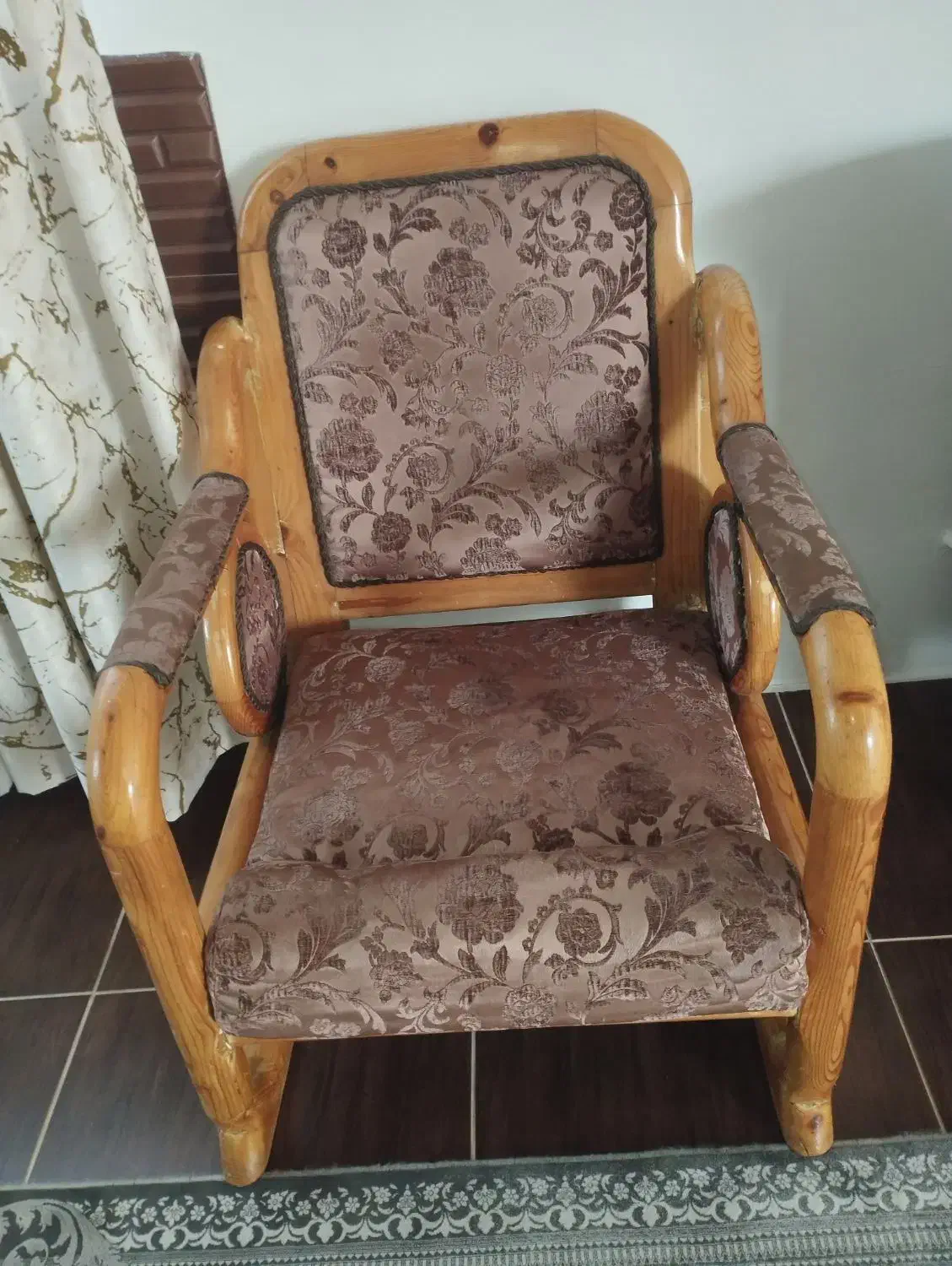 مبل ۸نفره تمیز دارای چوب نراد|مبلمان خانگی و میز عسلی|بندر انزلی, بی بی حوریه|دیوار