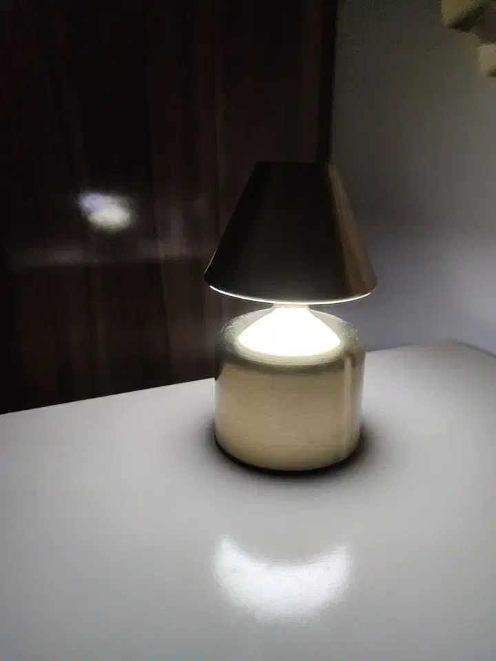 چراغ خواب|چراغ خواب و آباژور|رشت, حمیدیان|دیوار