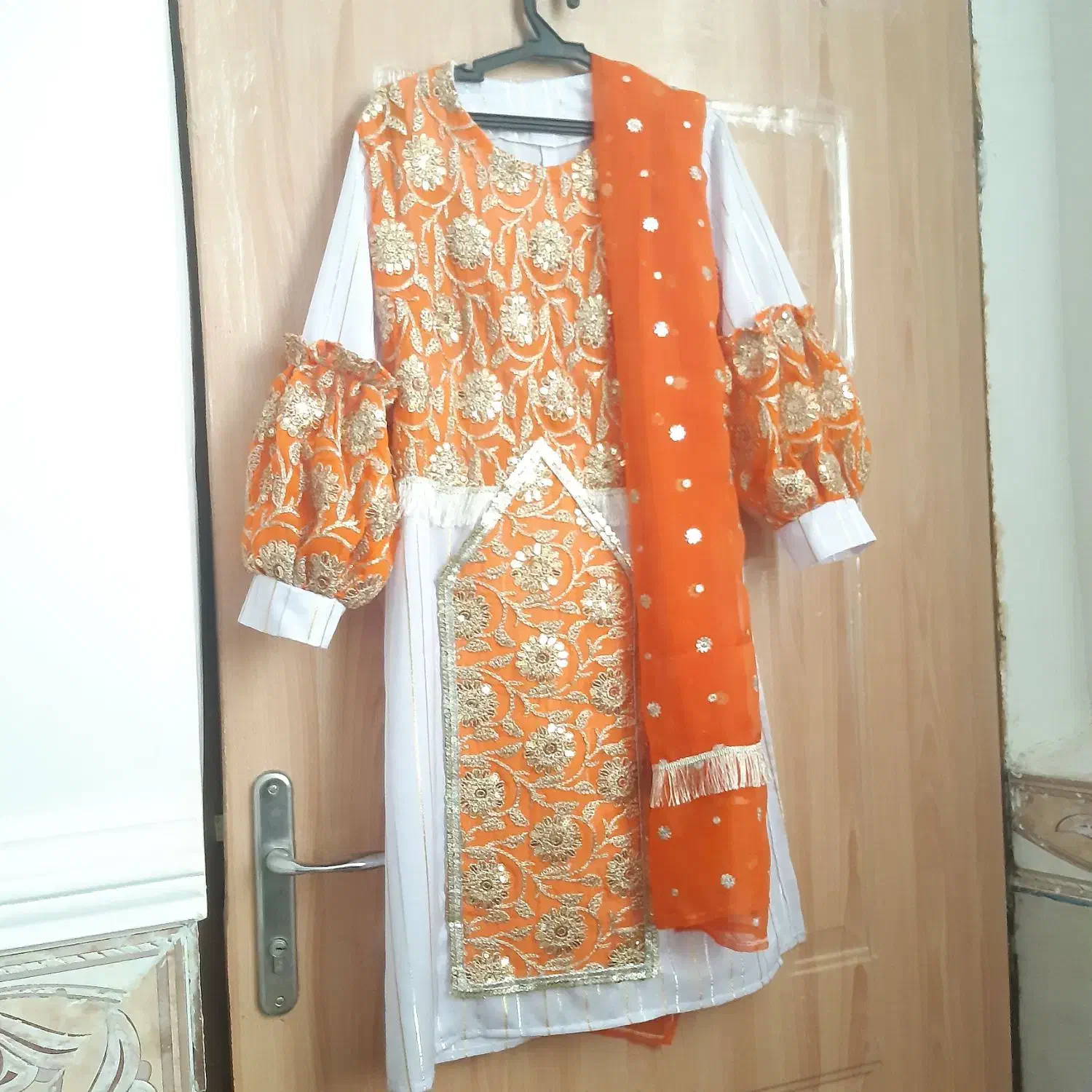 لباس هندی|لباس|نیک شهر, |دیوار