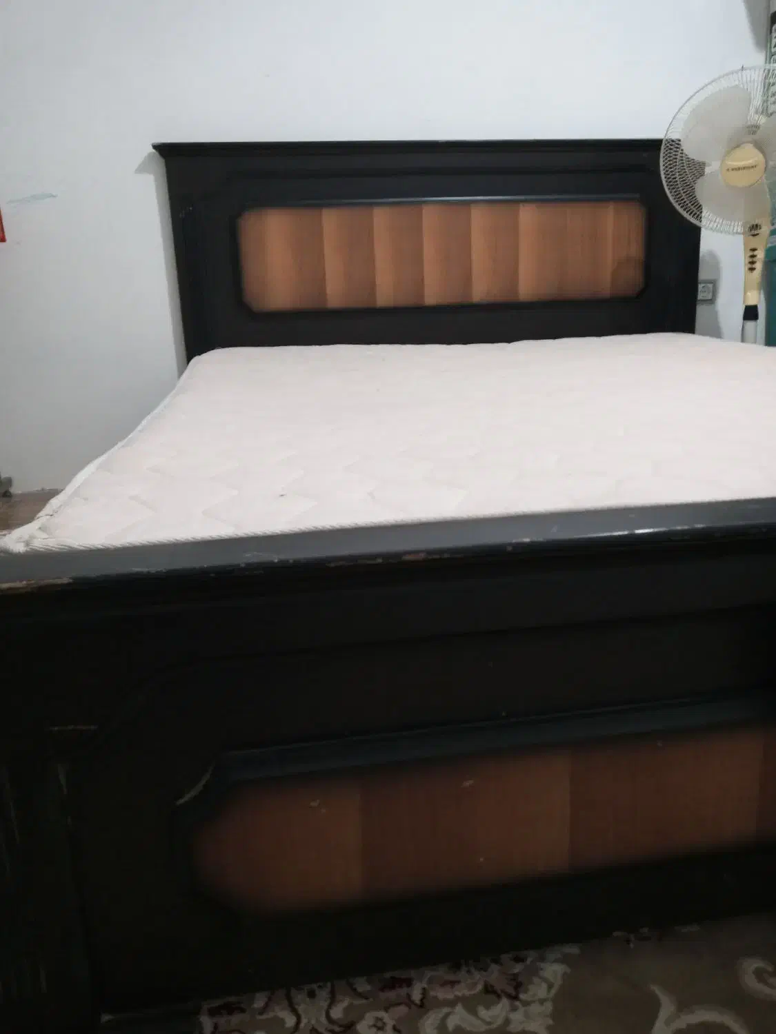 تخت خواب دونفره چوبی به همراه تشک|تخت و سرویس خواب|گنبد کاووس, |دیوار