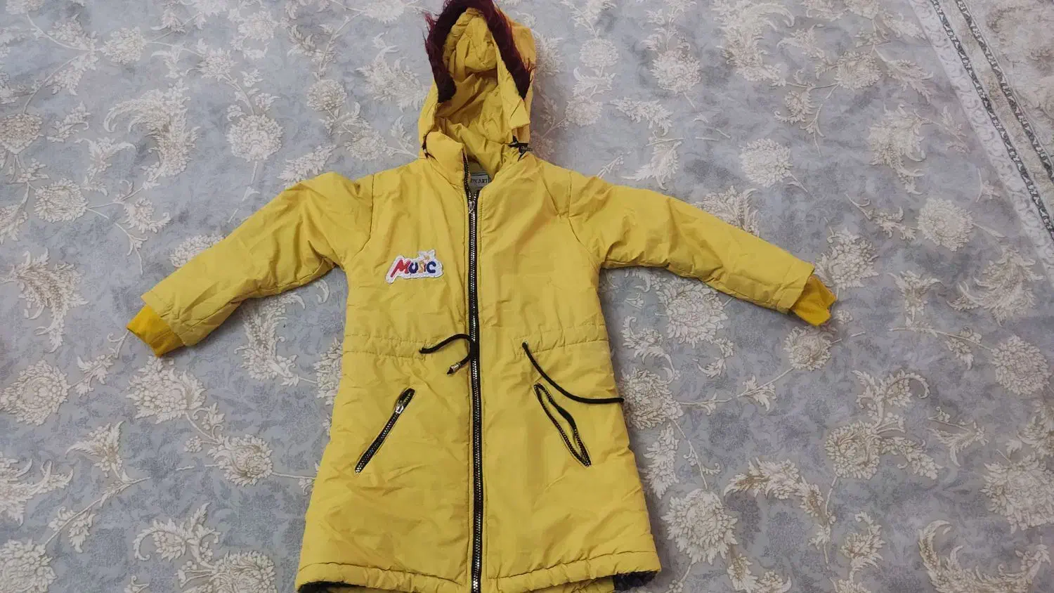 کاپشن دخترانه و پسرانه|لباس|فردیس, منظریه|دیوار