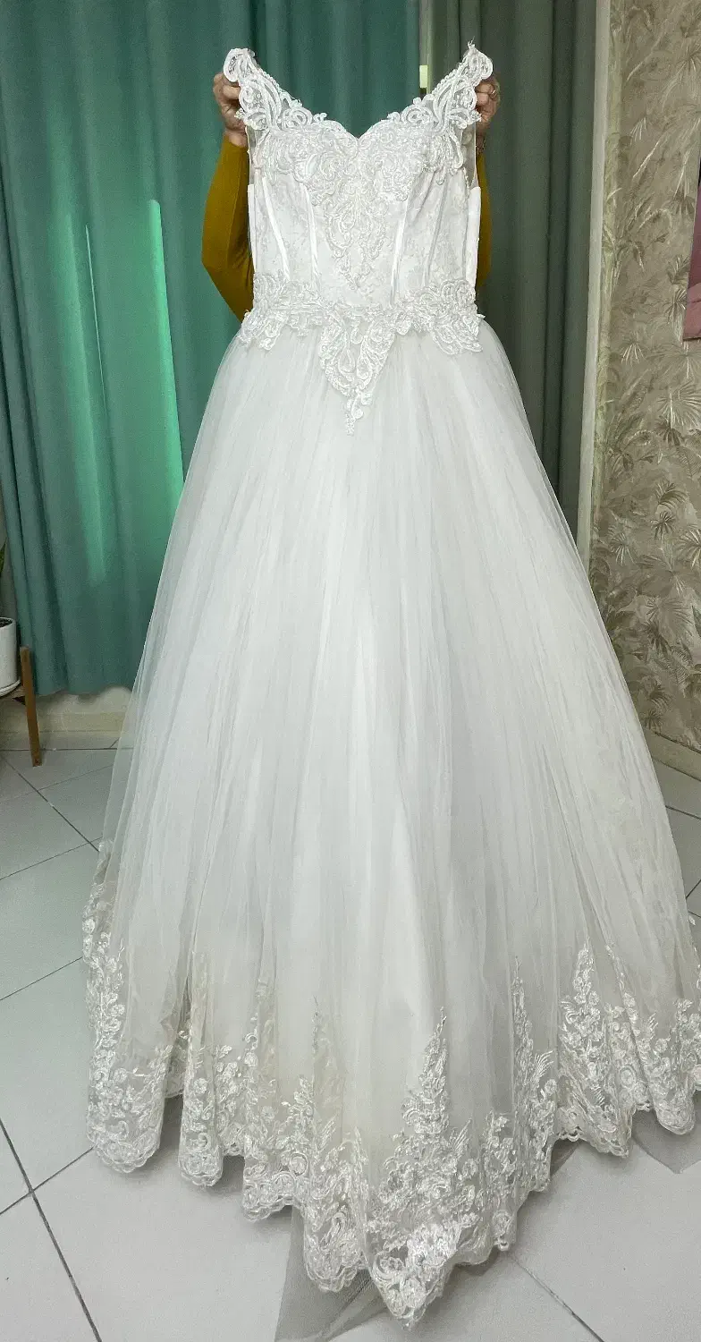 فروش لباس عروس با قیمت فقط دو میلیون|لباس|اصفهان, سعادت‌آباد|دیوار