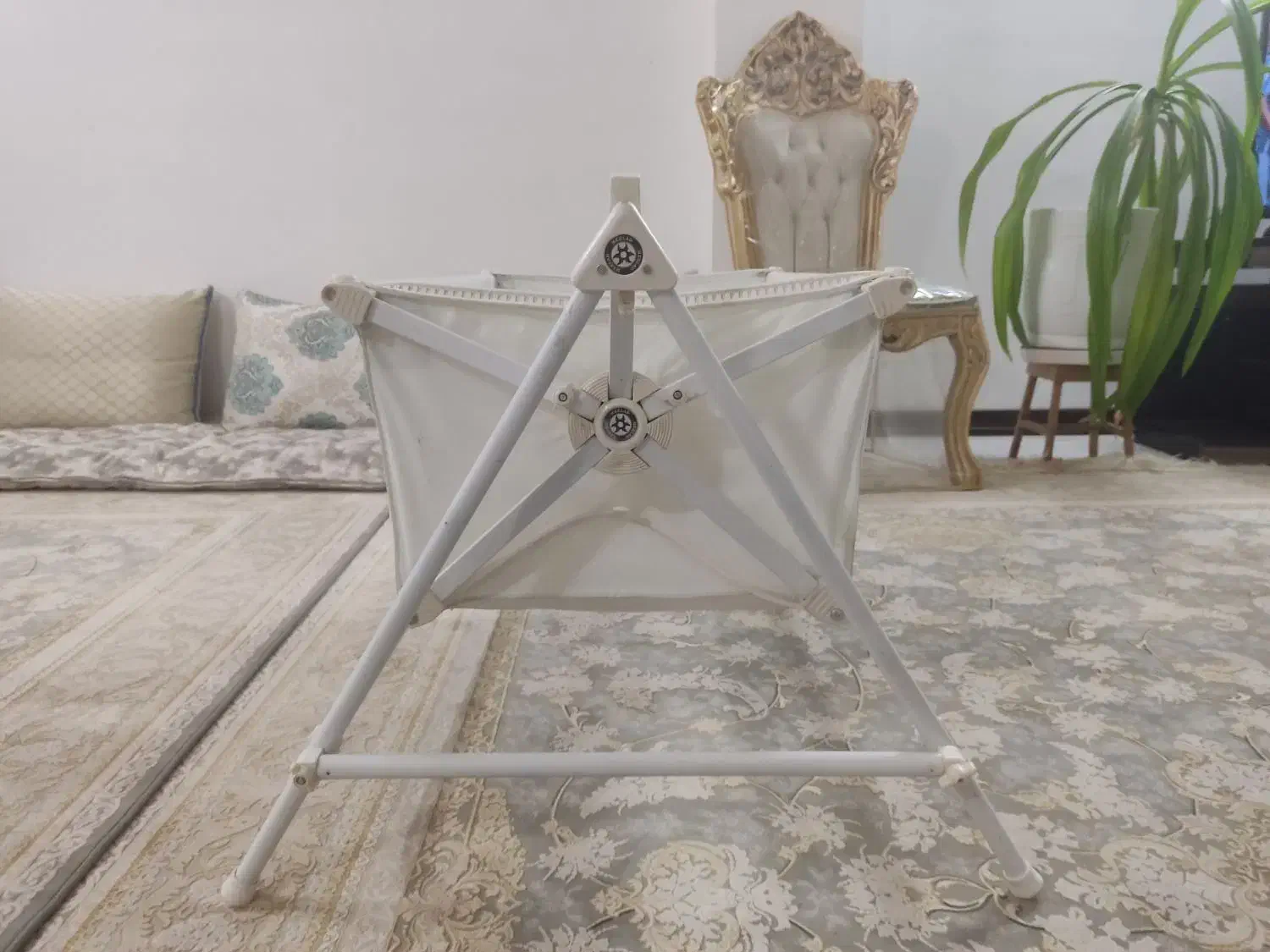 گهواره و روروک|اسباب و اثاث بچه|اصفهان, پرتمان|دیوار