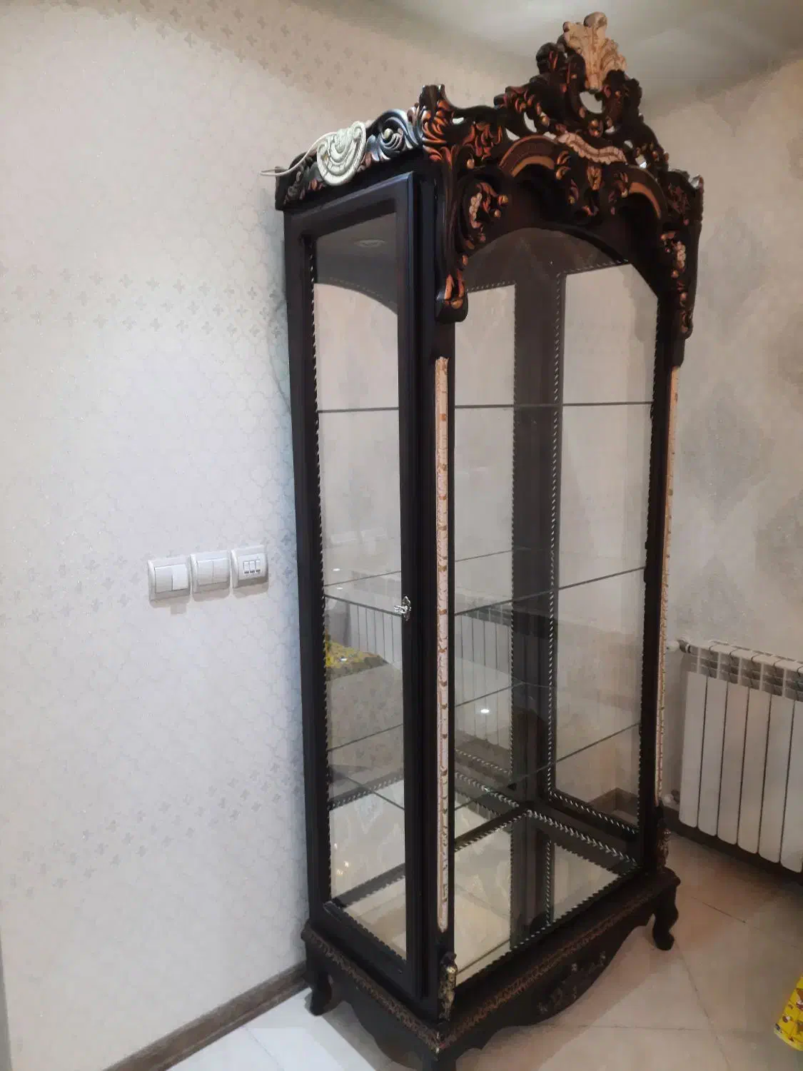 بوفه چوبی بسیار زیبا|بوفه، ویترین، کنسول|تهران, دریان‌نو|دیوار