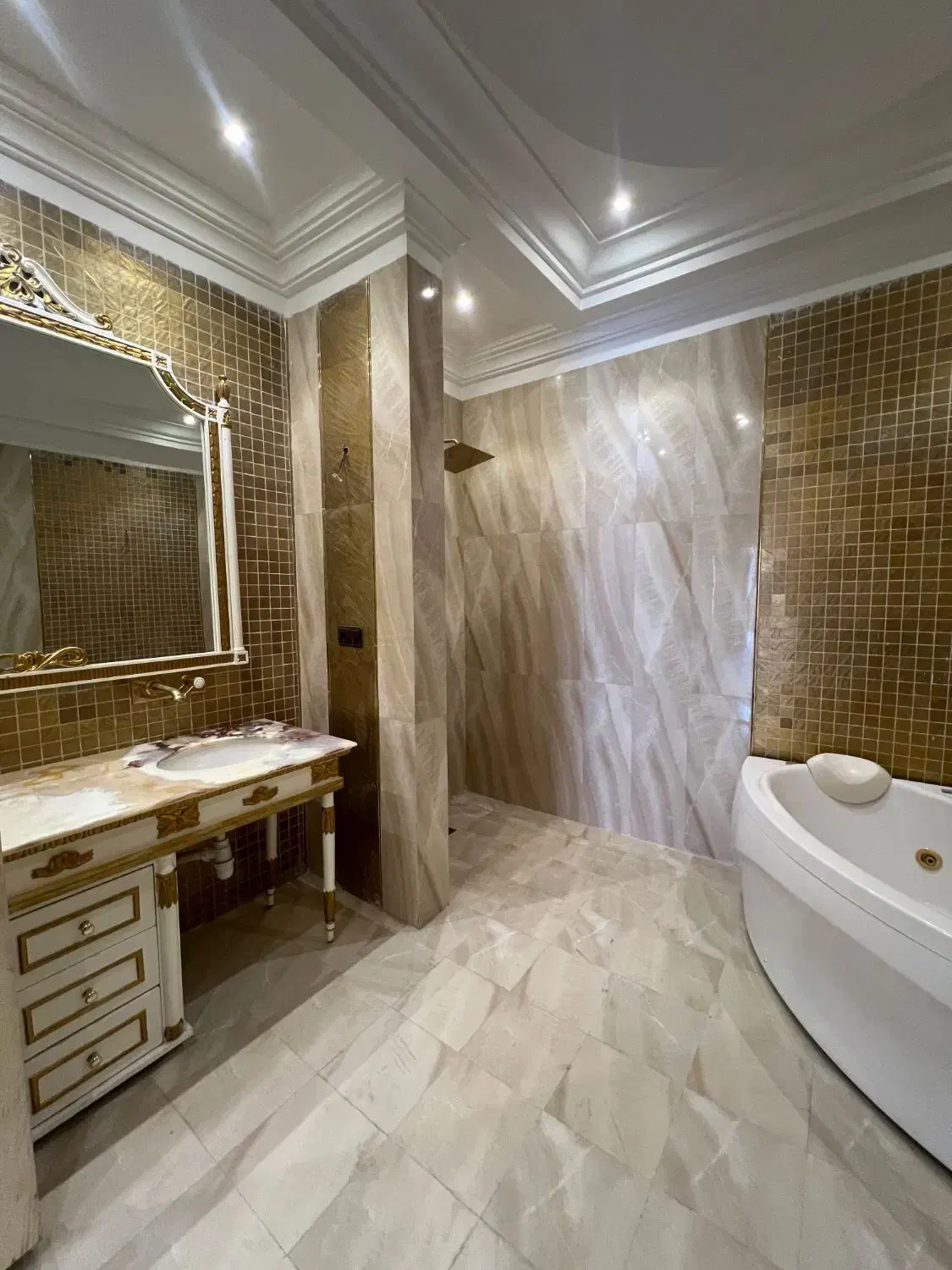 زعفرانیه185متر3خواب‌مشاعات‌فعال‌ دسترسی آسان 5ساله