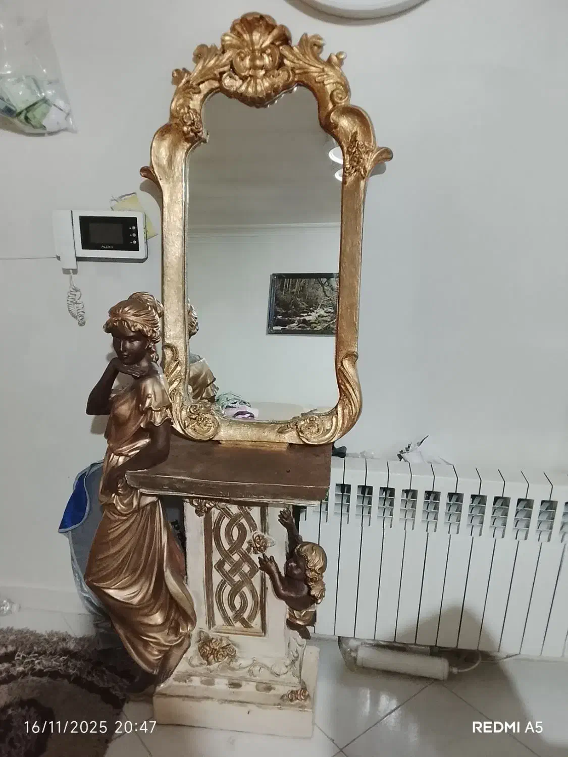 مبلمان استیل سلطنتی و آینه کنسول|مبلمان خانگی و میز عسلی|چهارباغ, |دیوار