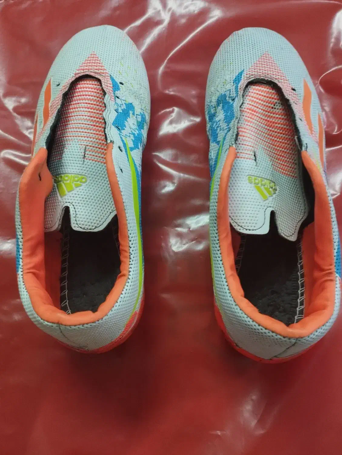 کفش چمن|تجهیزات ورزشی|جهرم, |دیوار