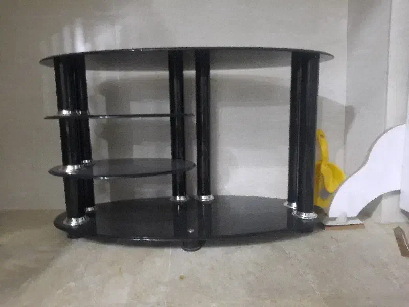 (میز تلویزیون شیشه ای)|میز تلویزیون|شاهینشهر, گزبرخوار|دیوار