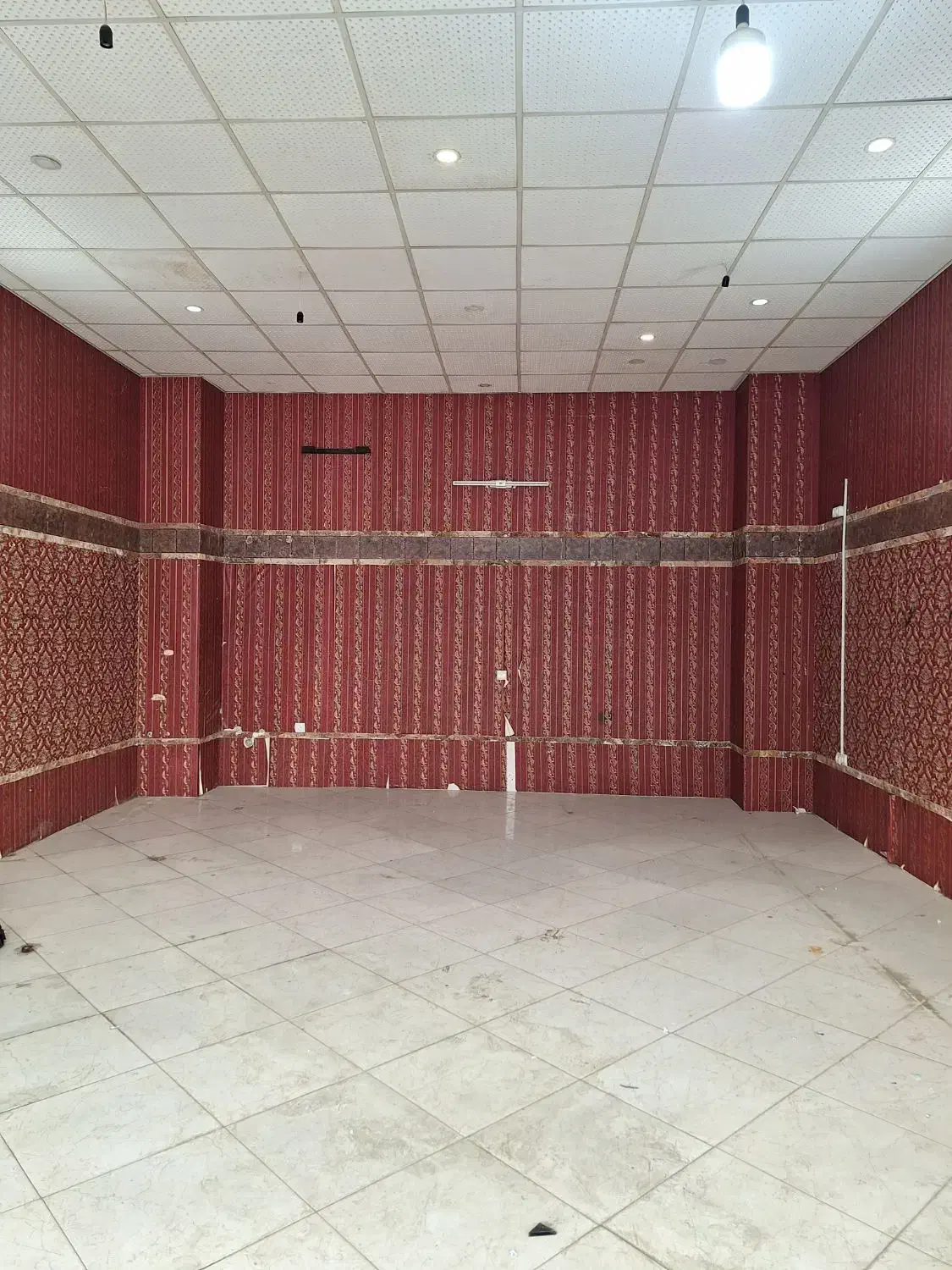 ۵۰ متر تجاری /در بهترین لوکیشن / مجتمع ادارات|اجارهٔ مغازه و غرفه|قرچک, شهرک طلائیه|دیوار