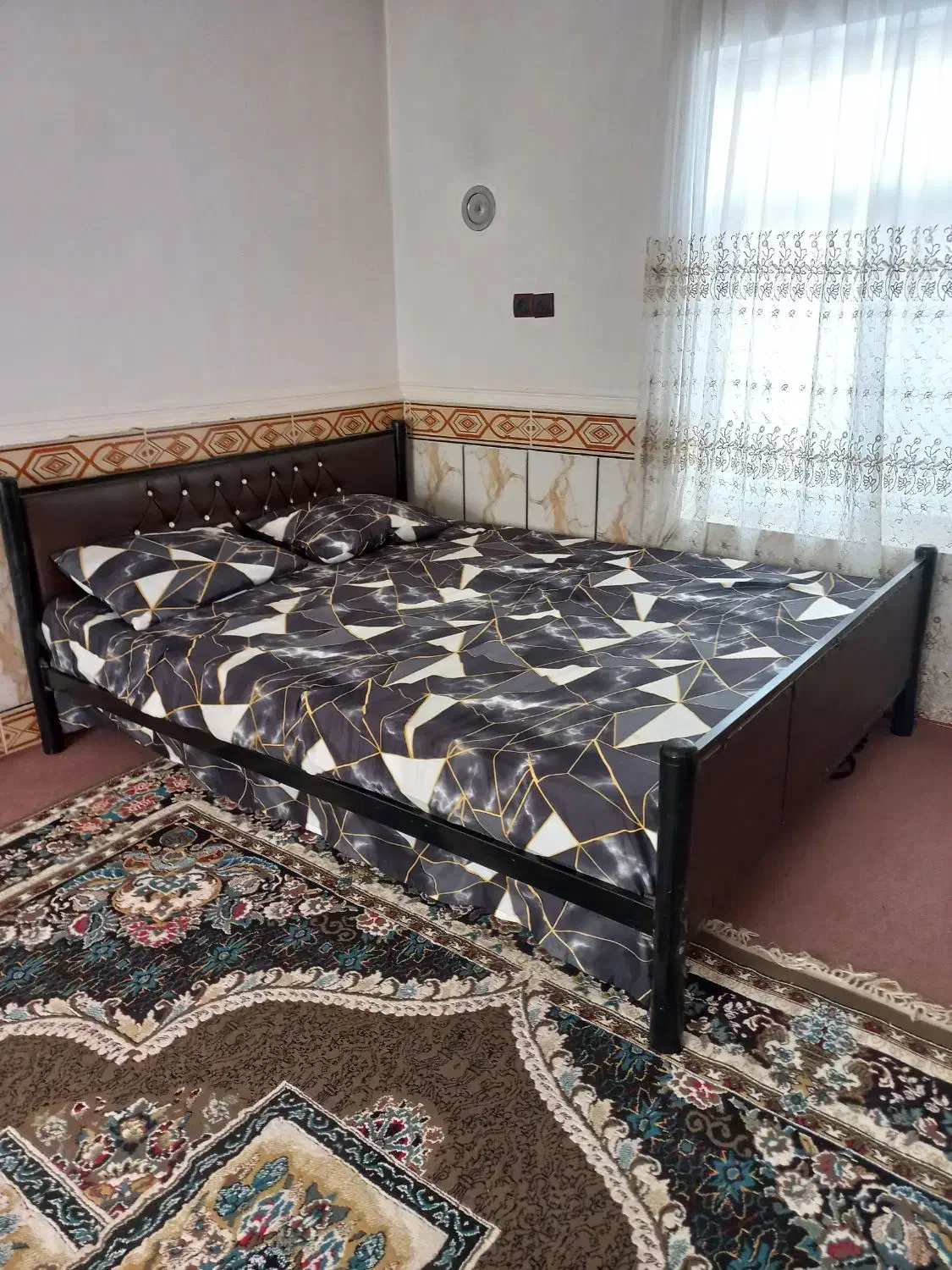 تخت۲نفره باتشک طبی.قدتشک ۲متردر ۱و۶۲سانت.|تخت و سرویس خواب|آق قلا, |دیوار