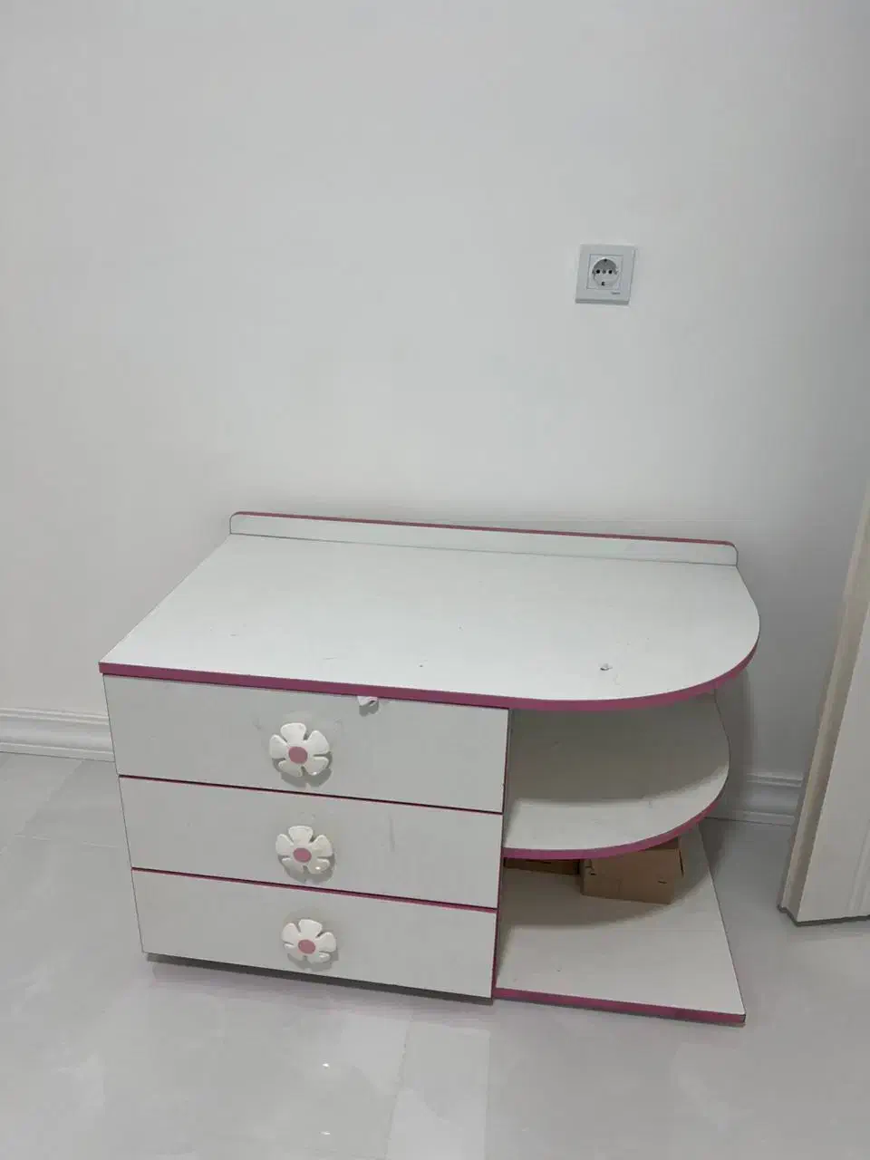 تخت نوجوان به همراه تشک و پاتختی|تخت و سرویس خواب|بندر ماهشهر, |دیوار