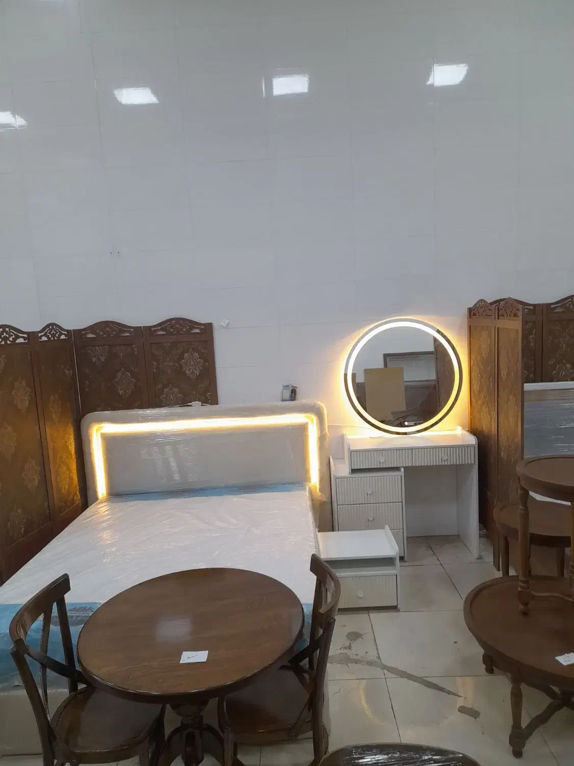 دنیای سرویس خواب دارکوب|تخت و سرویس خواب|نیشابور, گنبد سبز|دیوار