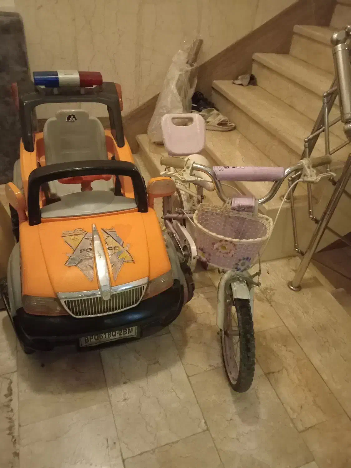 ماشین شارژی..بهمراه دوچرخه.جداگانه هم فروخته میشود|اسباب‌بازی بچه|تهران, مجیدآباد|دیوار