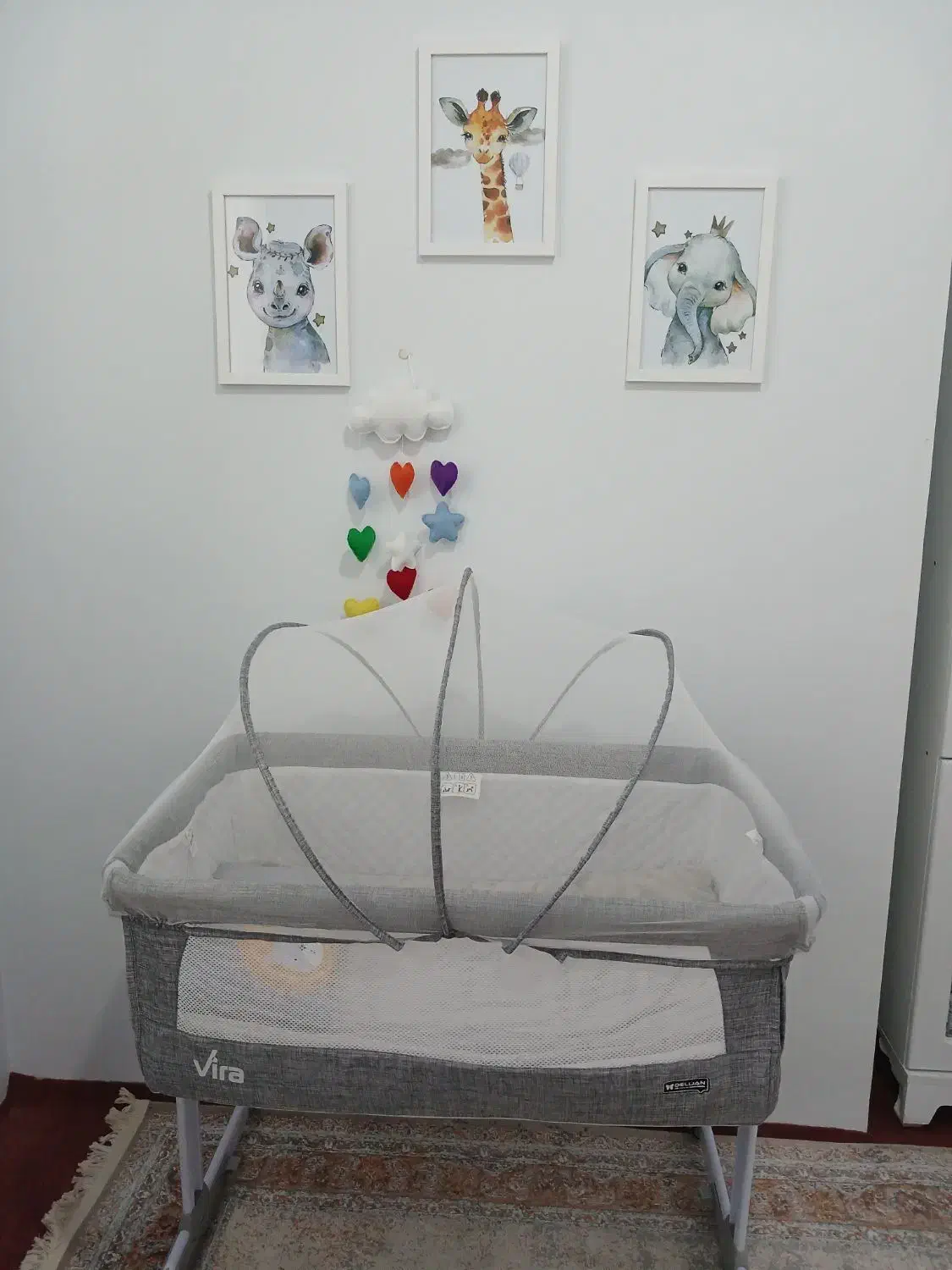 تخت کنار مادر و گهواره ویرا دلیجان|تخت و صندلی بچه|قم, پردیسان|دیوار