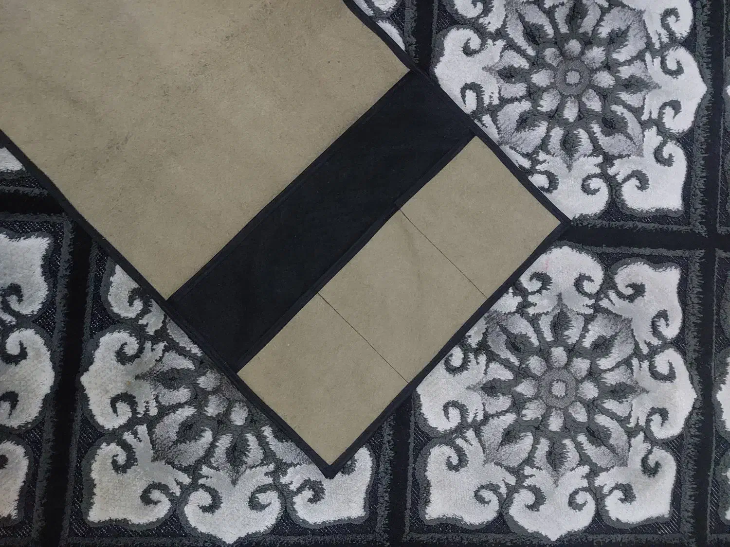 دو عدد کاور  کوسن مخمل ترک به همراه جا کنترلی مبلی|صنایع دستی و سایر لوازم تزئینی|کرج, مطهری|دیوار