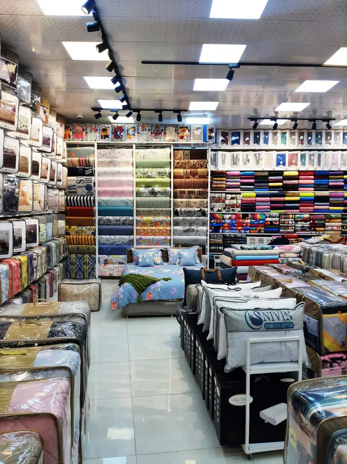 همکار فروشنده خانم سن ۲۰ سال به بالا ، پاره وقت|استخدام بازاریابی و فروش|رشت, کوی حسینی|دیوار