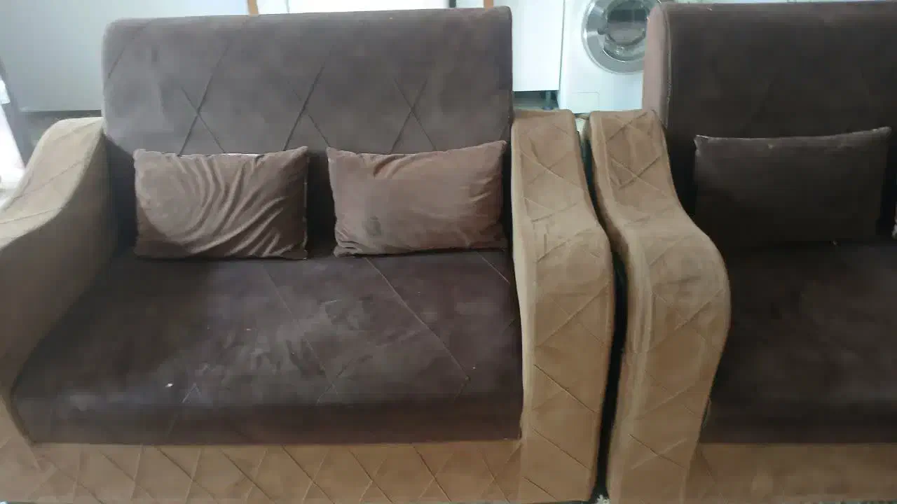 مبل ۷ نفره همراه با یک میز بزرگ و ۳ میز عسلی|مبلمان خانگی و میز عسلی|زبرخان, |دیوار