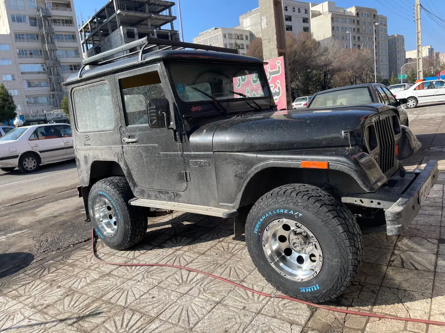 جیپ صحرا|خودرو سواری و وانت|میانه, |دیوار