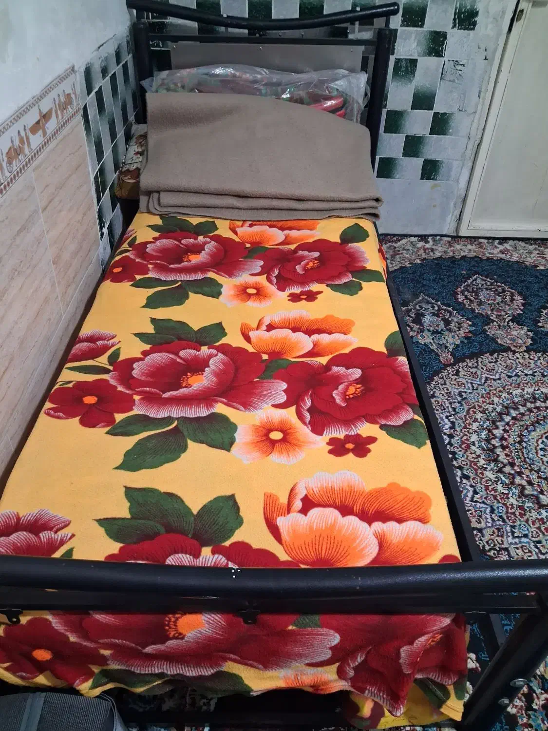 پول لازم|تخت و سرویس خواب|پاکدشت, حصار امیر|دیوار