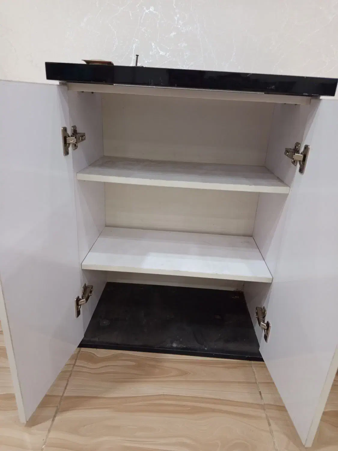 جاکفشی|جاکفشی، کمد، دراور|رشت, حمیدیان|دیوار