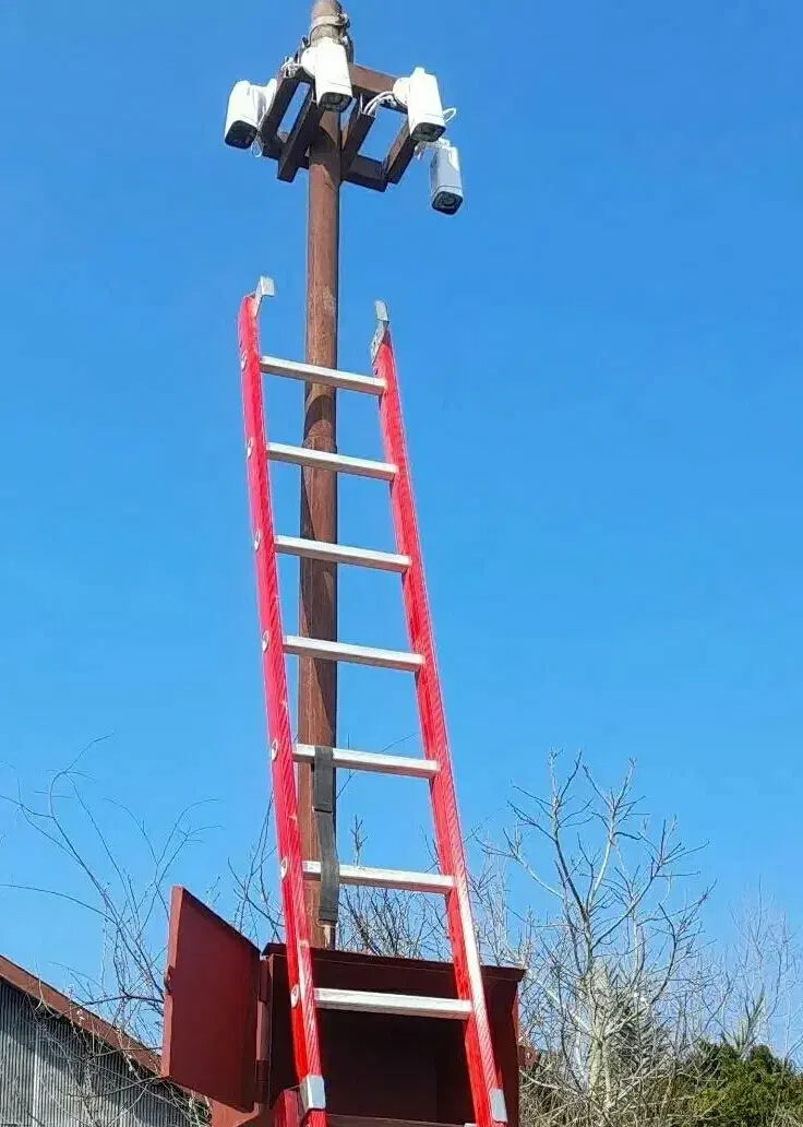 نصب دوربین مداربسته و دزدگیر اماکن تضمینی و تخصصی|خدمات پیشه و مهارت|رشت, سعدی (تختی)|دیوار