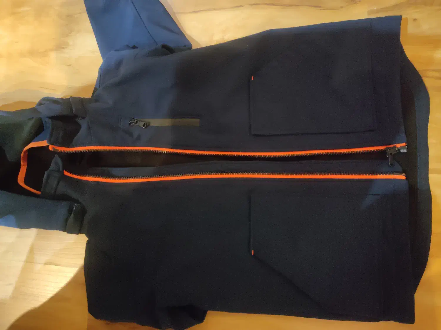 کاپشن|لباس|تهران, آهنگ|دیوار