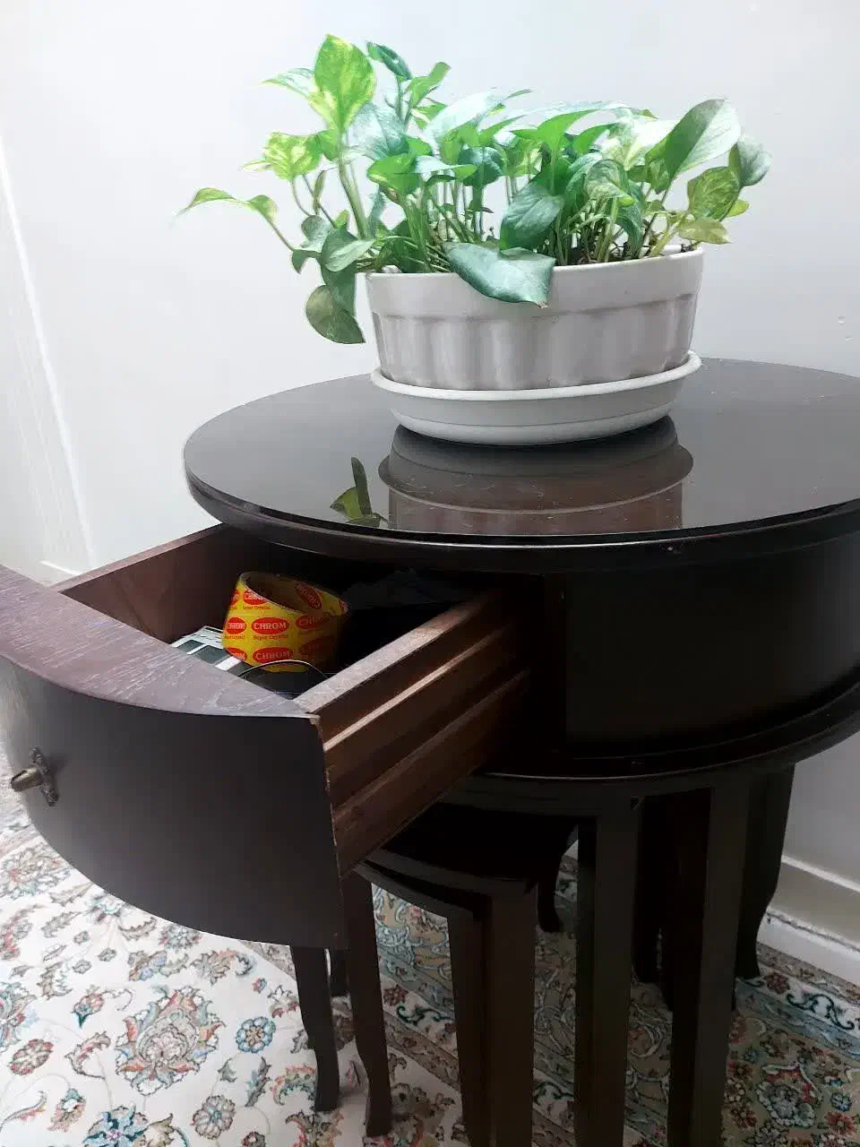 میز گرد همراه سه تا عسلی|مبلمان خانگی و میز عسلی|گرگان, |دیوار