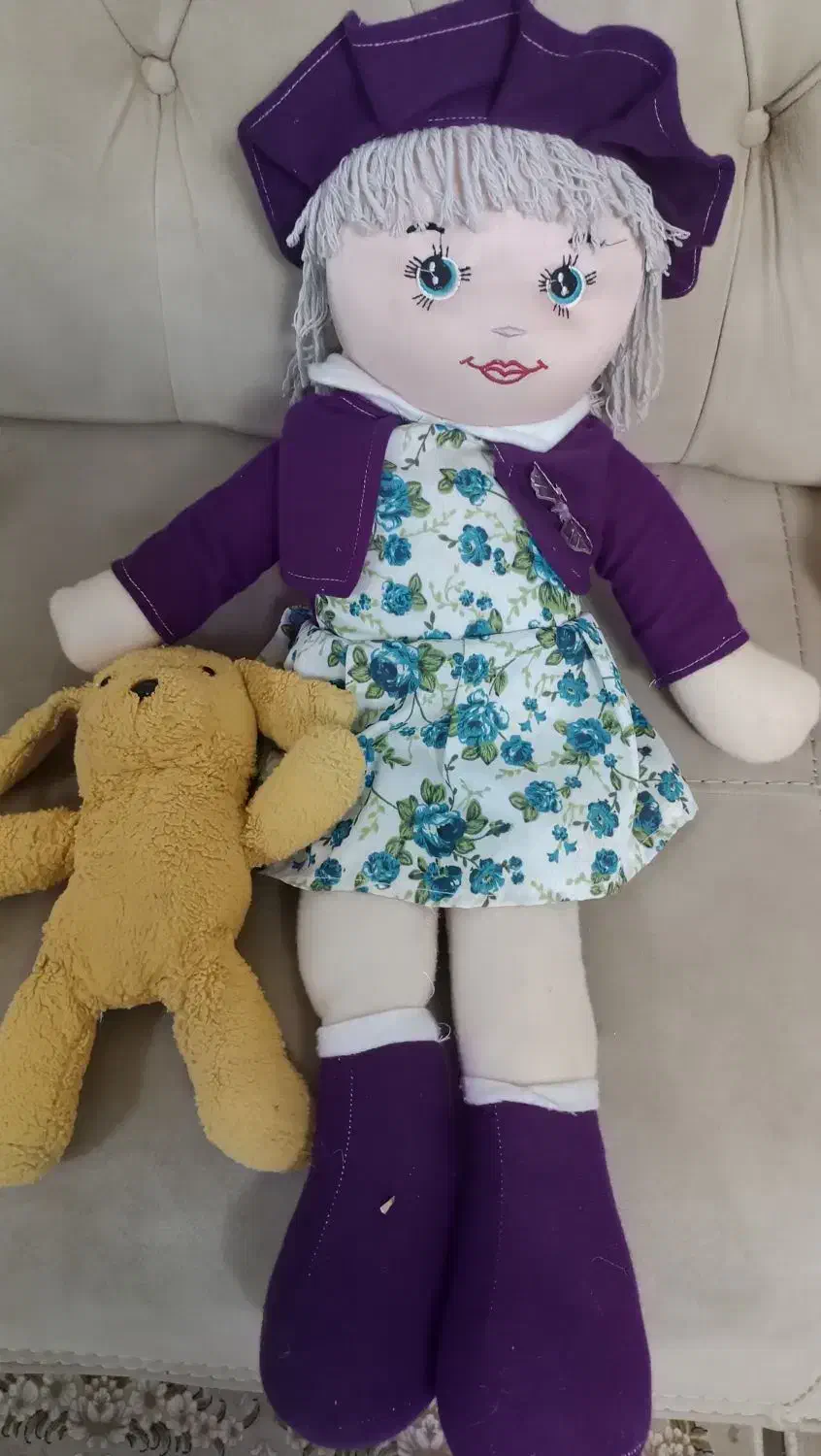 چندعددعروسک ودایناسور|اسباب‌‌بازی|بابل, |دیوار