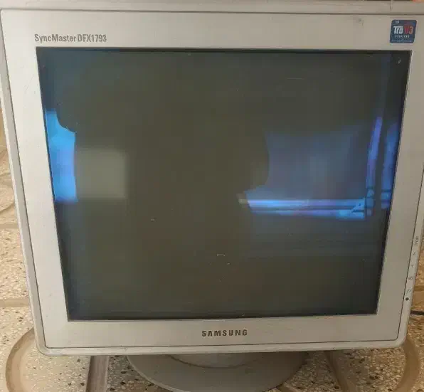 دو عدد مانیتور crt 17|رایانه رومیزی|نیشابور, شهید بهشتی|دیوار