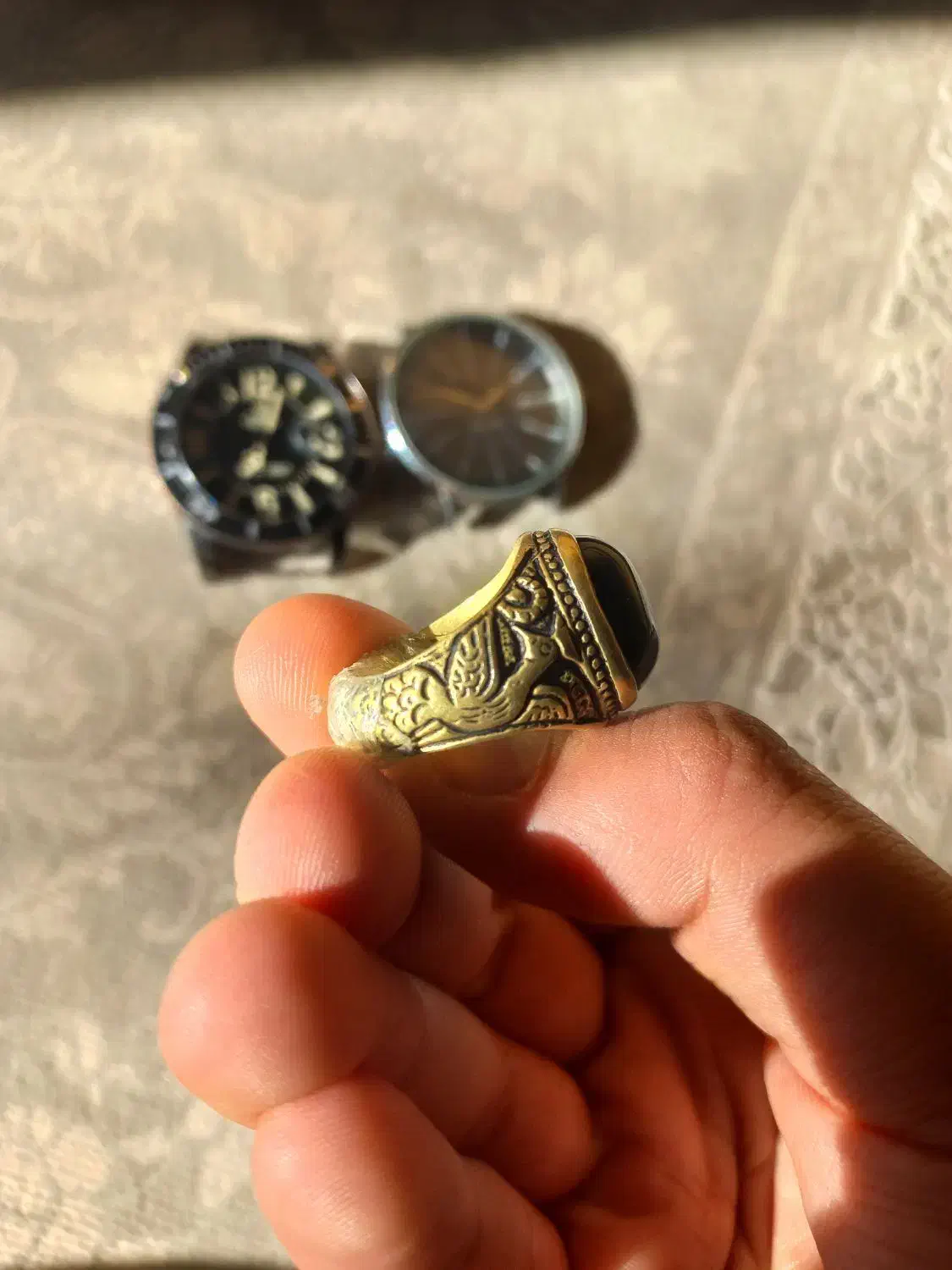 انگشتر و ساعت|بدلیجات|نجف‌آباد, قلعه سفید|دیوار