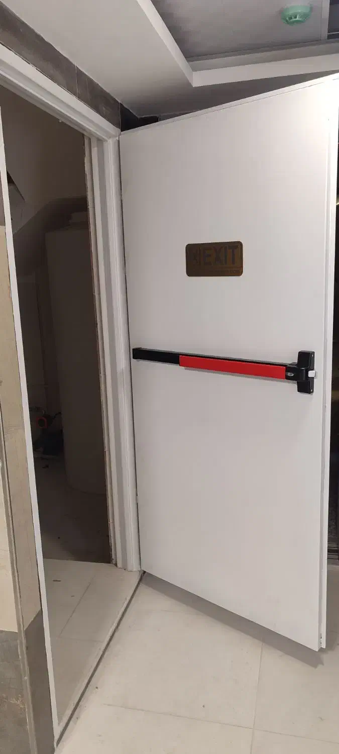 تنظیم وریگلاژ درب ضدحریق.جوشکاری به چهارچوب فرانسه|خدمات پیشه و مهارت|تبریز, |دیوار