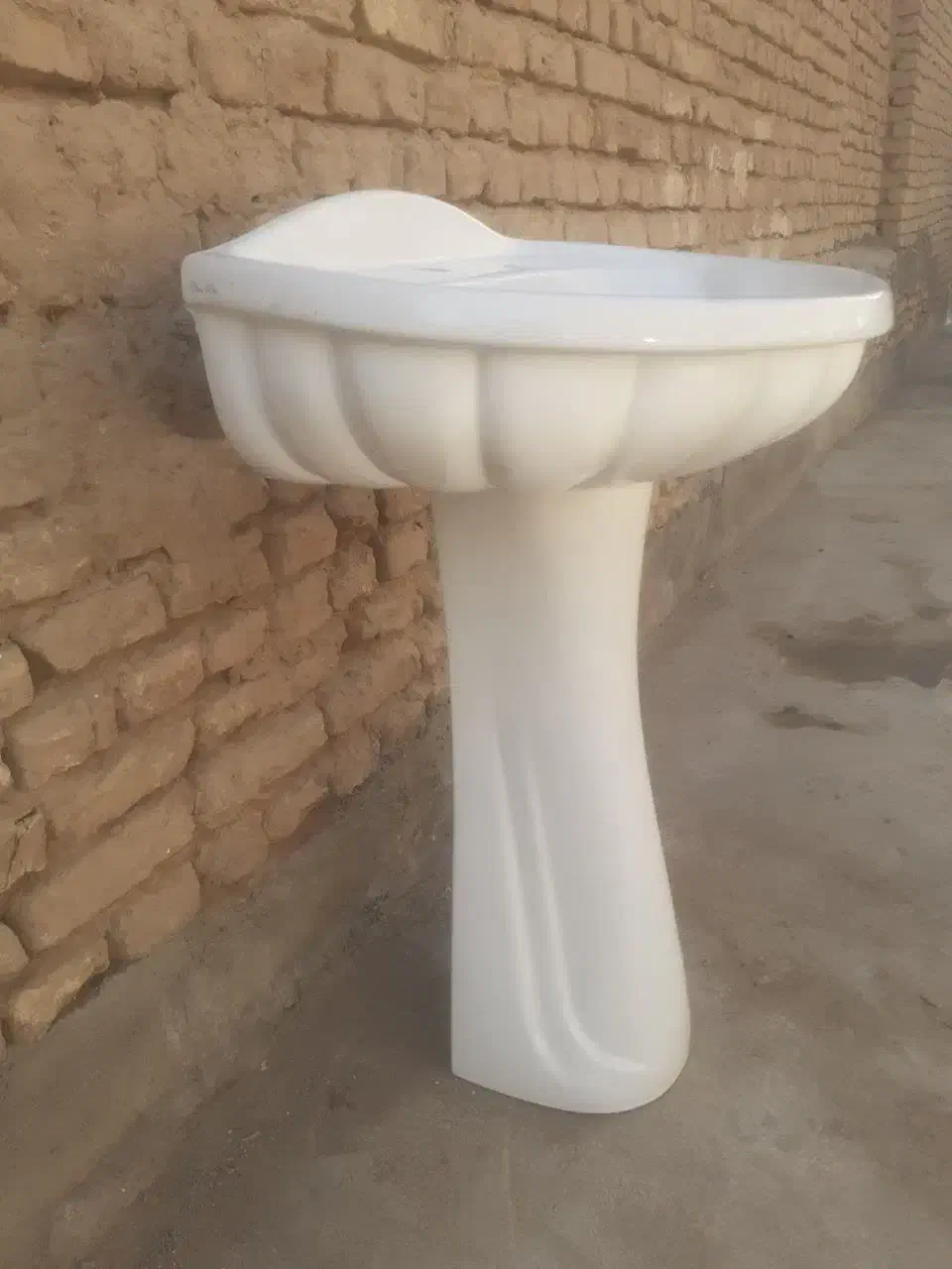 روشویی پایه دار بزرگ|لوازم سرویس بهداشتی|یزد, |دیوار