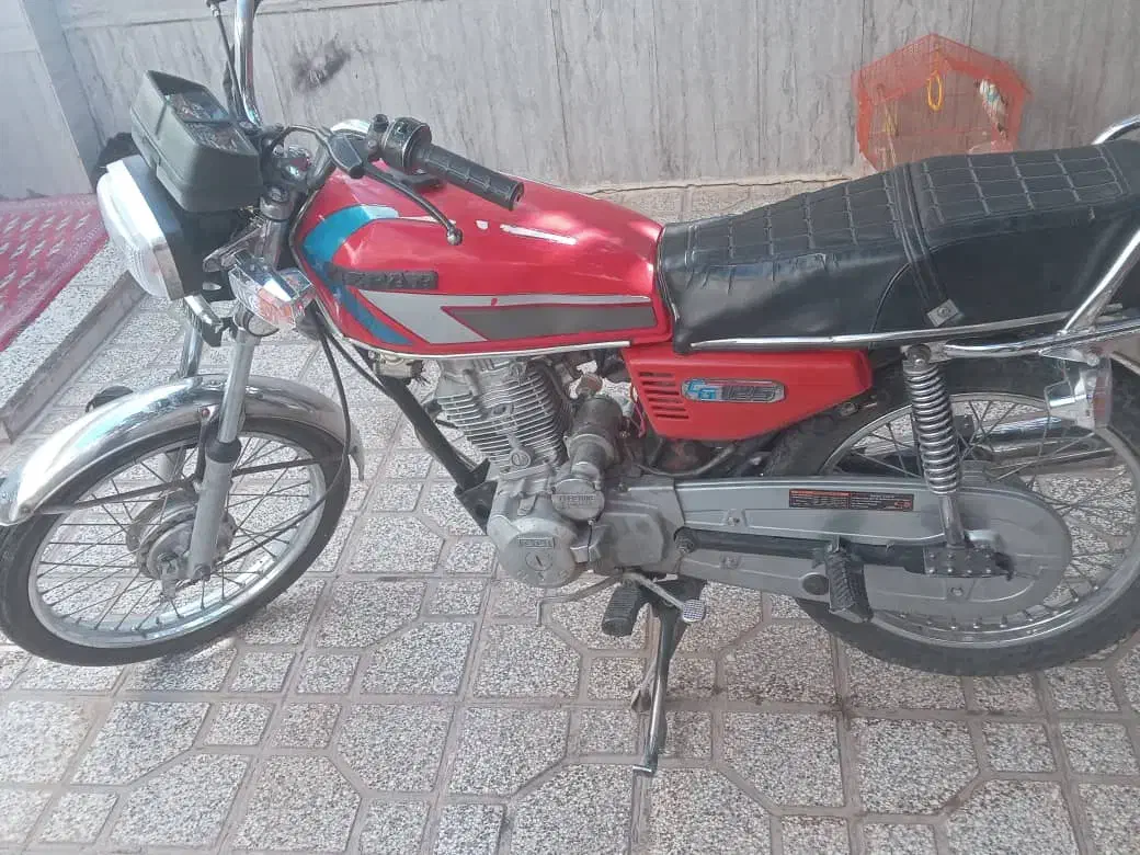 هندا احسان|موتورسیکلت|تربتحیدریه, مسجد جامع|دیوار