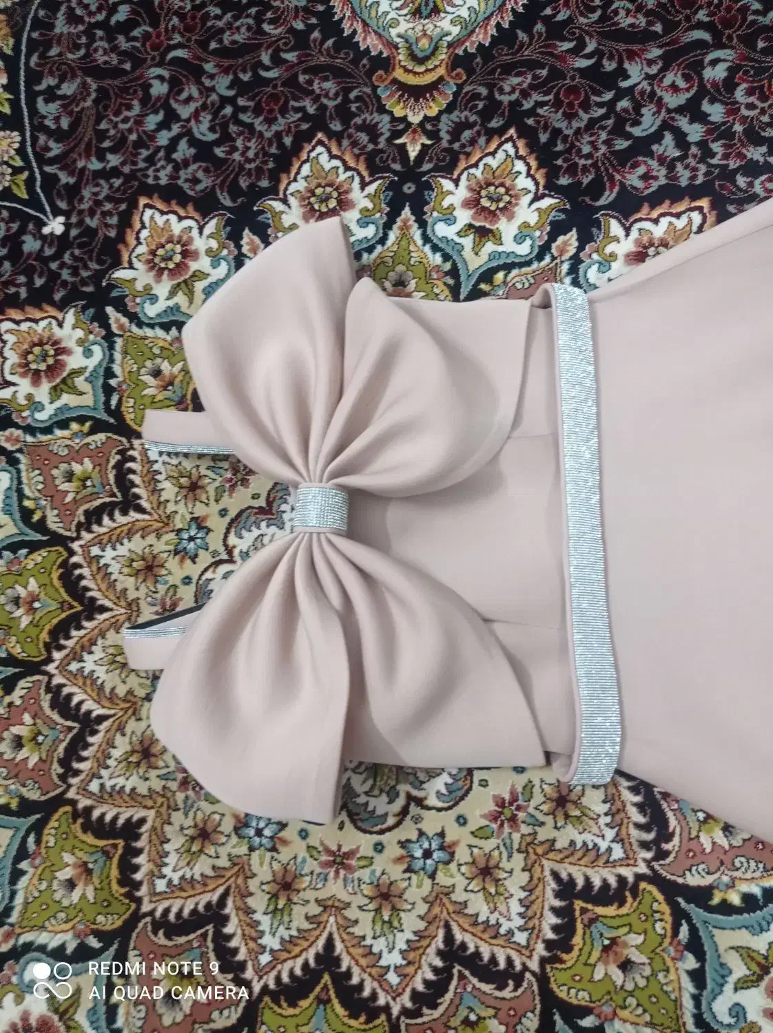 لباس مجلسی|لباس|زبرخان, |دیوار