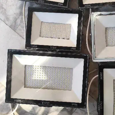 حراج پرژکتور 100 وات|لامپ و چراغ|اصفهان, برازنده|دیوار