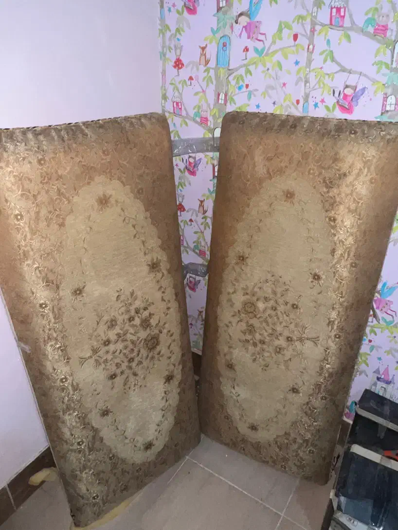 پشتی طلایی چوب و ابری سالم و تمیز|پشتی|شاهین‌شهر, شهرک گلدیس|دیوار