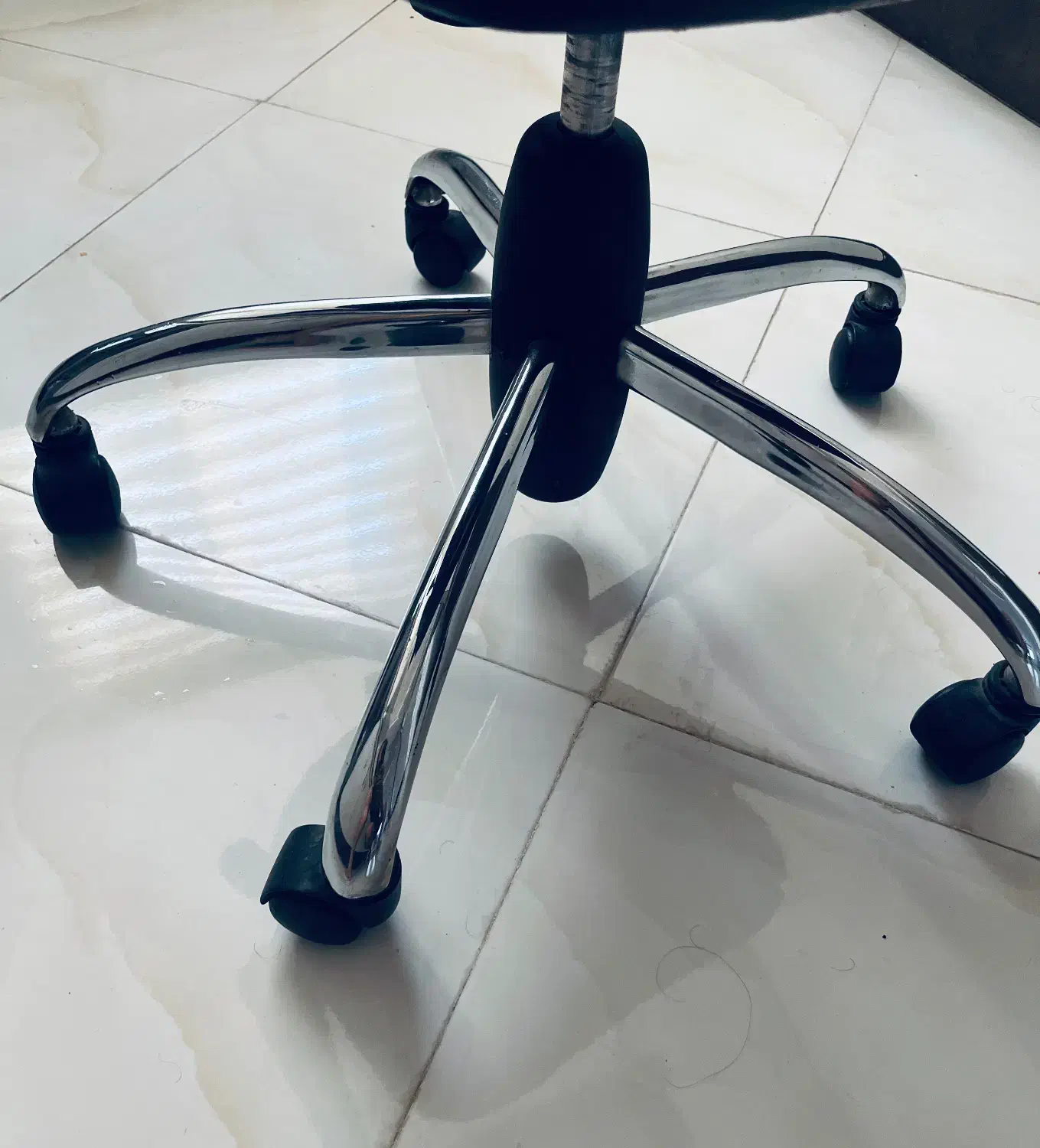 صندلی چرخدار|صندلی و نیمکت|دماوند, گیلاوند|دیوار