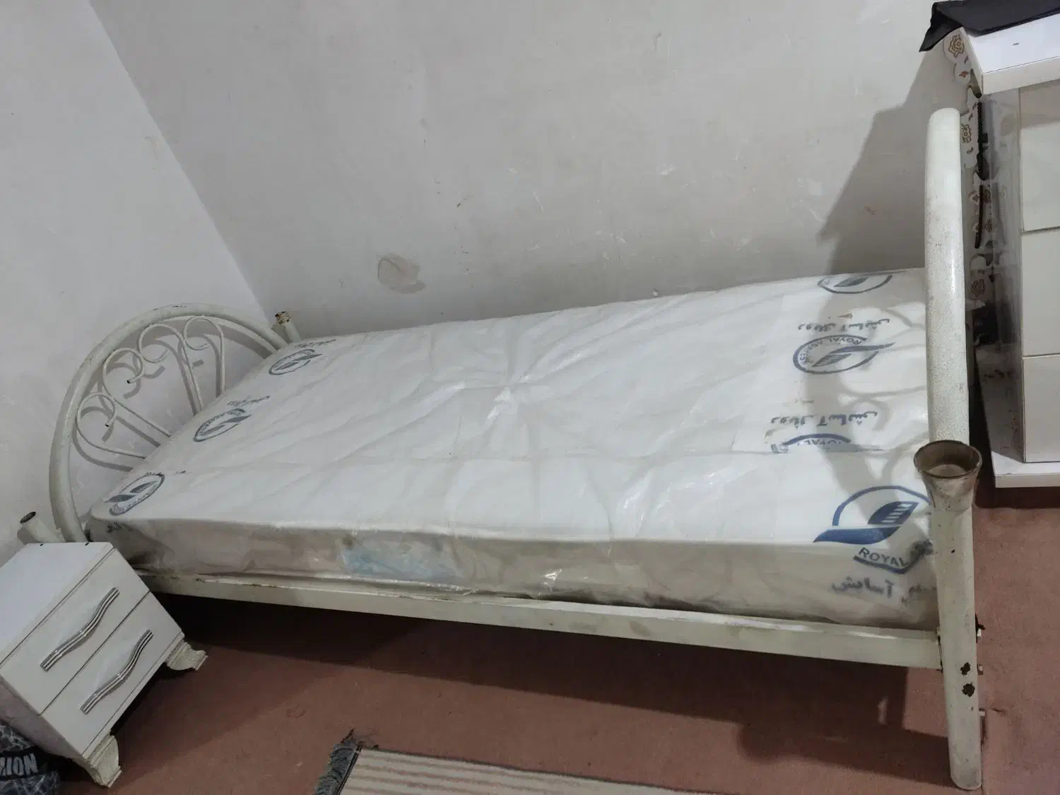 تخت خواب فلزی بدون تشک بفروش میرسید|تخت و سرویس خواب|شوش, |دیوار