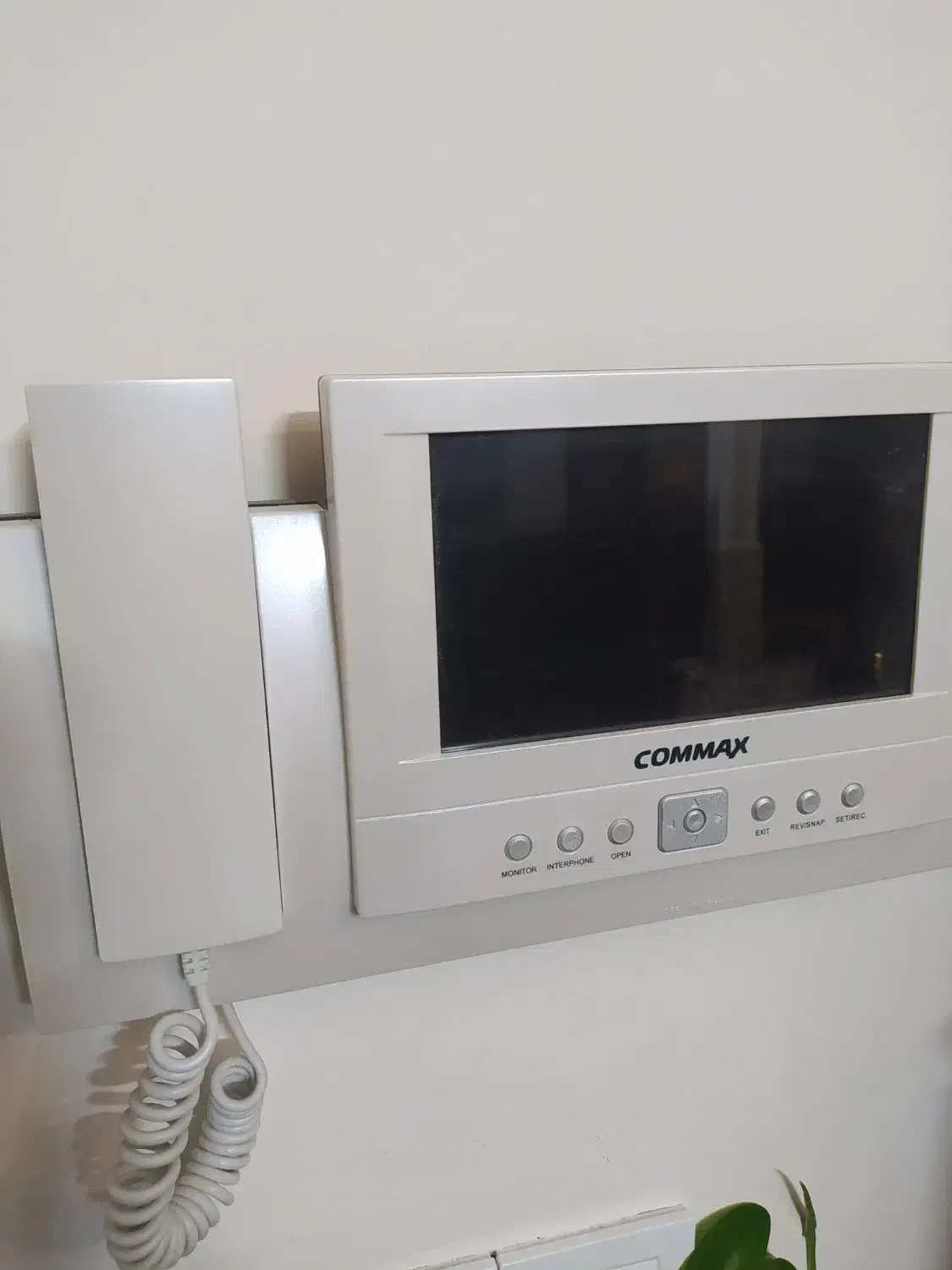 خدمات فنی برقی ، جوشکاری  و لوله آب ساختمان|خدمات پیشه و مهارت|ملایر, |دیوار